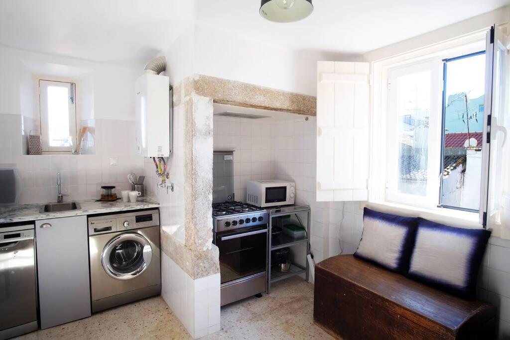 BH4E Spacious 3-Bedroom Apartment with Natural Light & Stunning Views in Bairro Alto! view 3