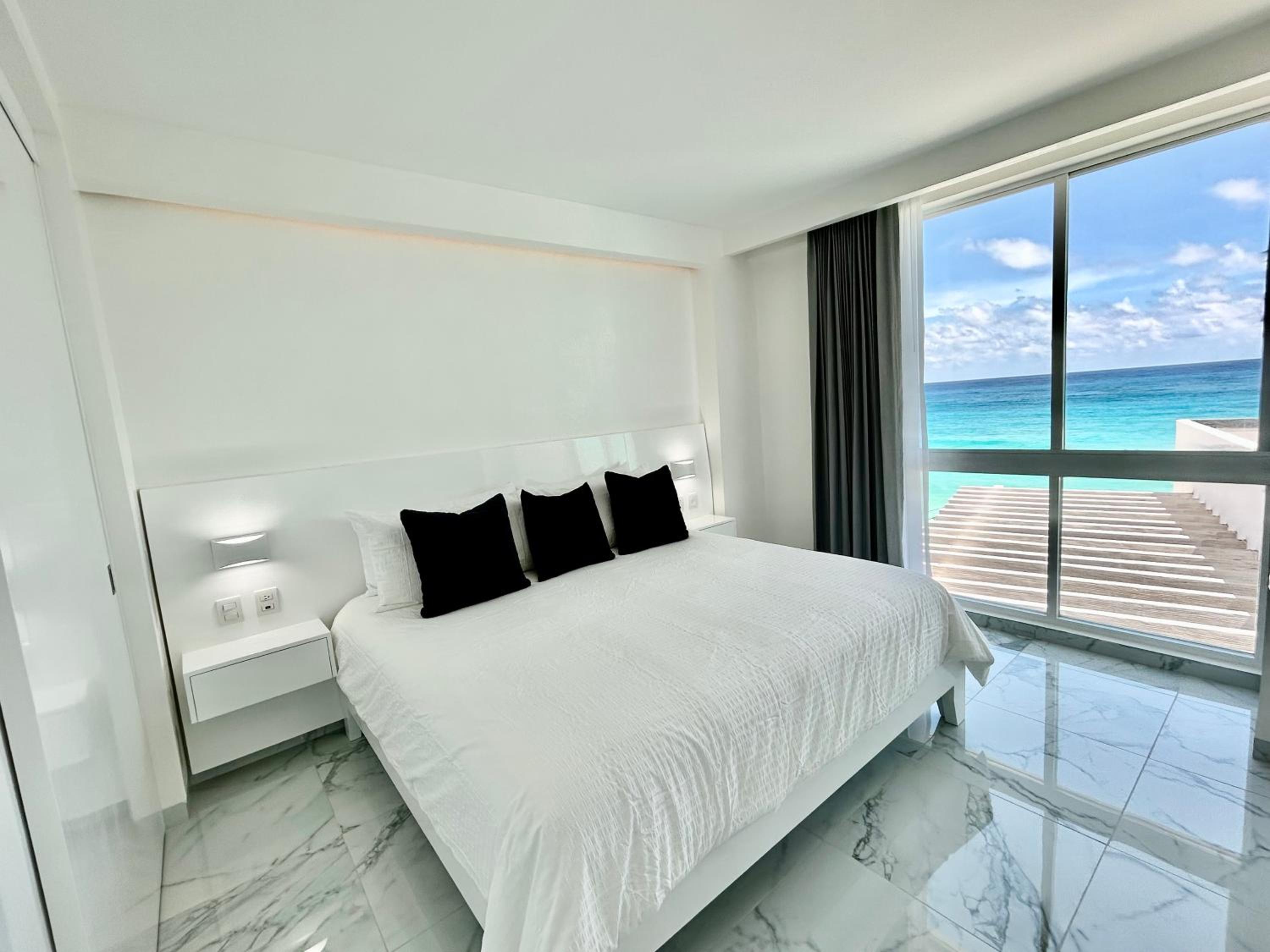 Beachfront Ocean View-boutique apartment •Gym •Spa