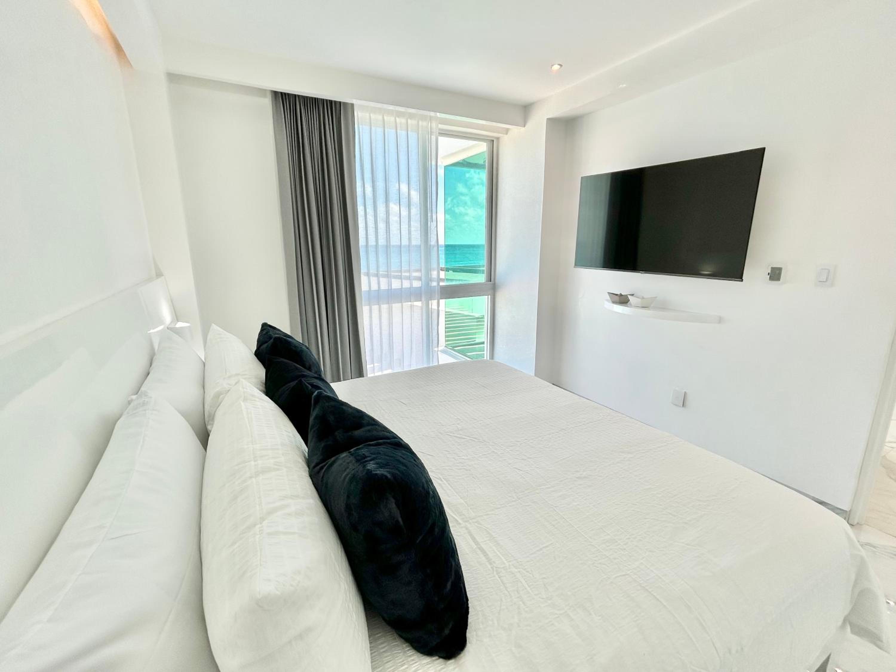 Beachfront Ocean View-boutique apartment •Gym •Spa