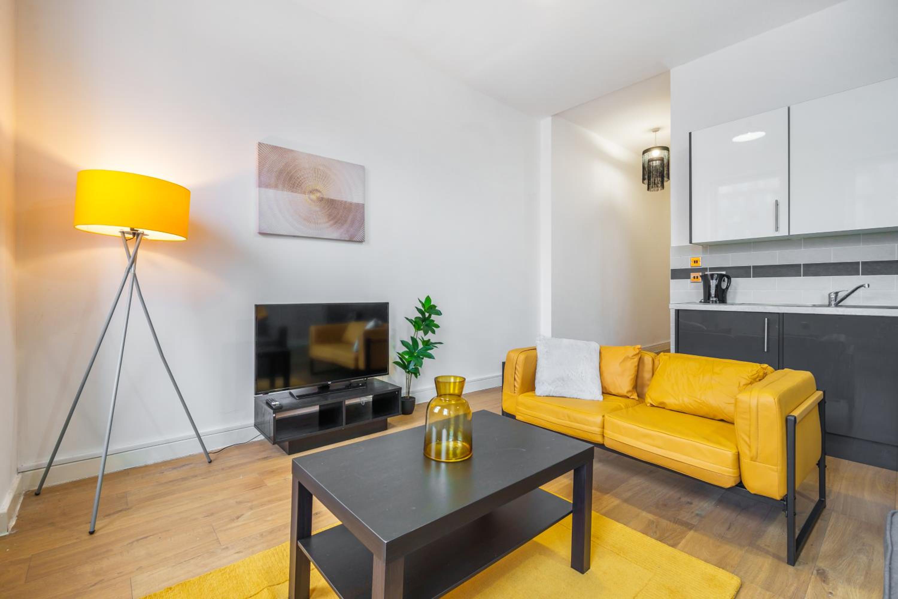 Spacious apartment for groups in City Centre view 5