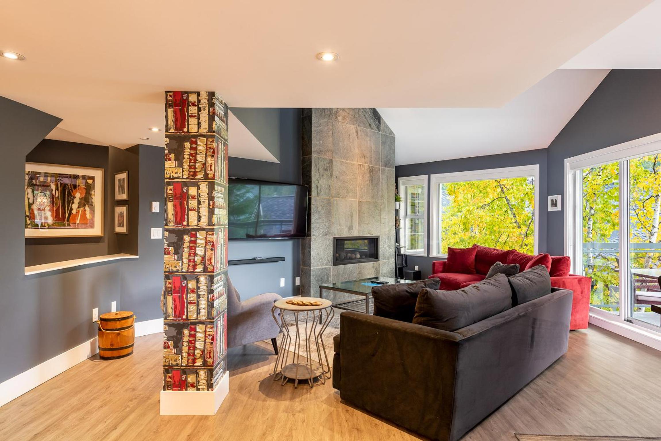 Renovated Lynx Property - Spacious 4 bedroom with private balcony and hot tub!