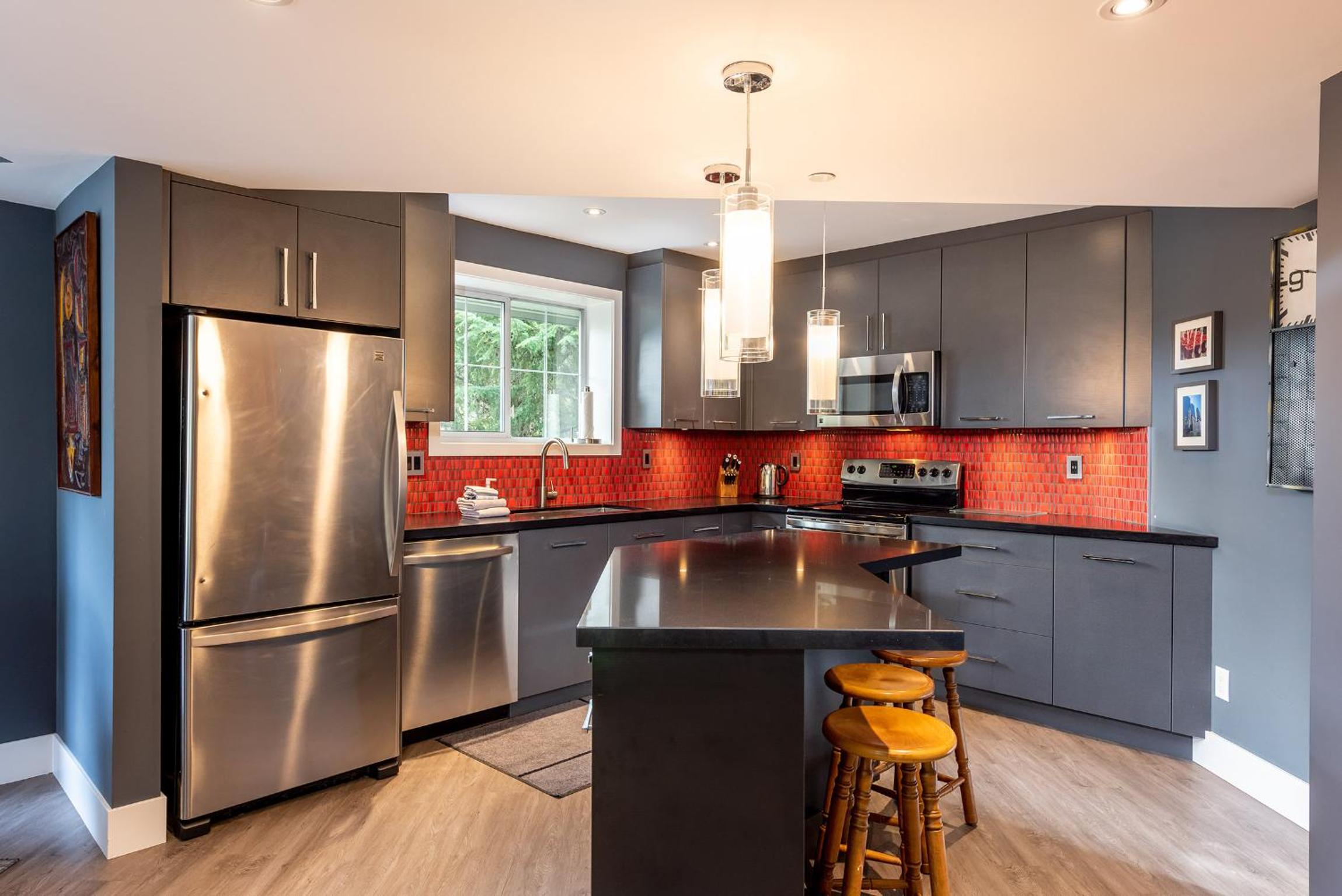 Renovated Lynx Property - Spacious 4 bedroom with private balcony and hot tub!