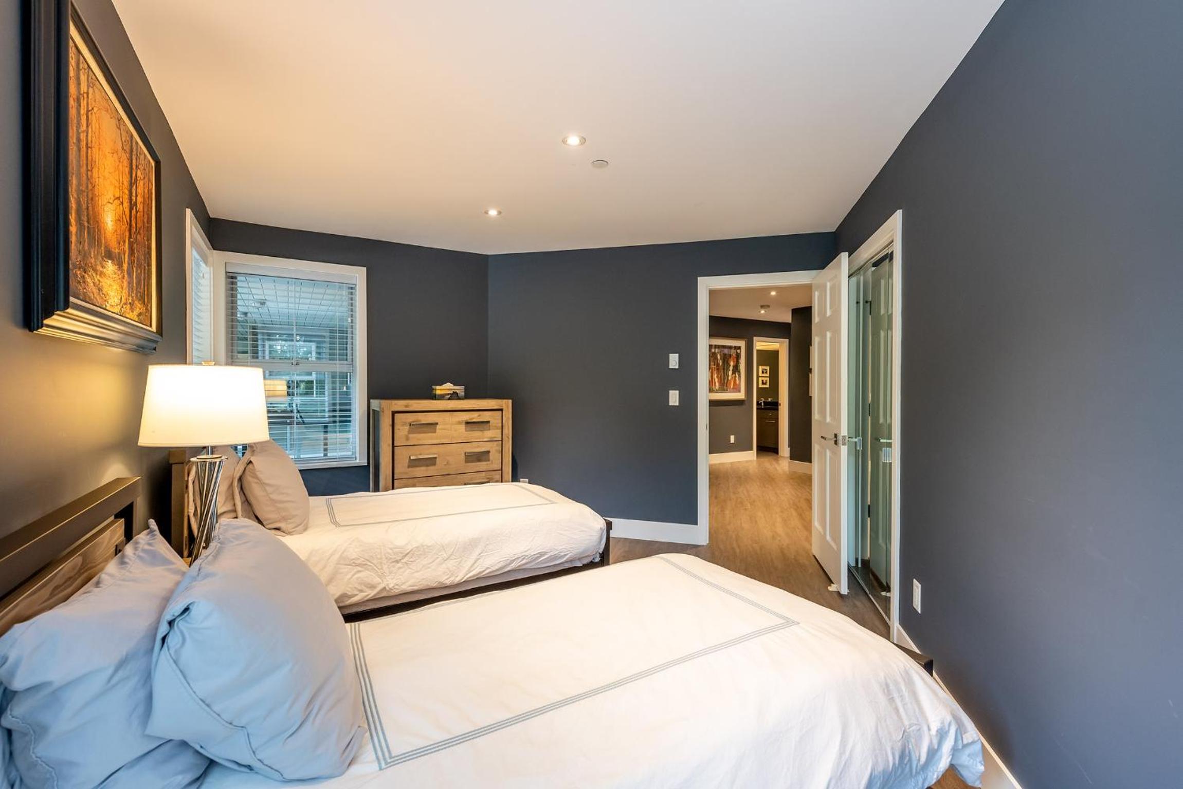Renovated Lynx Property - Spacious 4 bedroom with private balcony and hot tub!