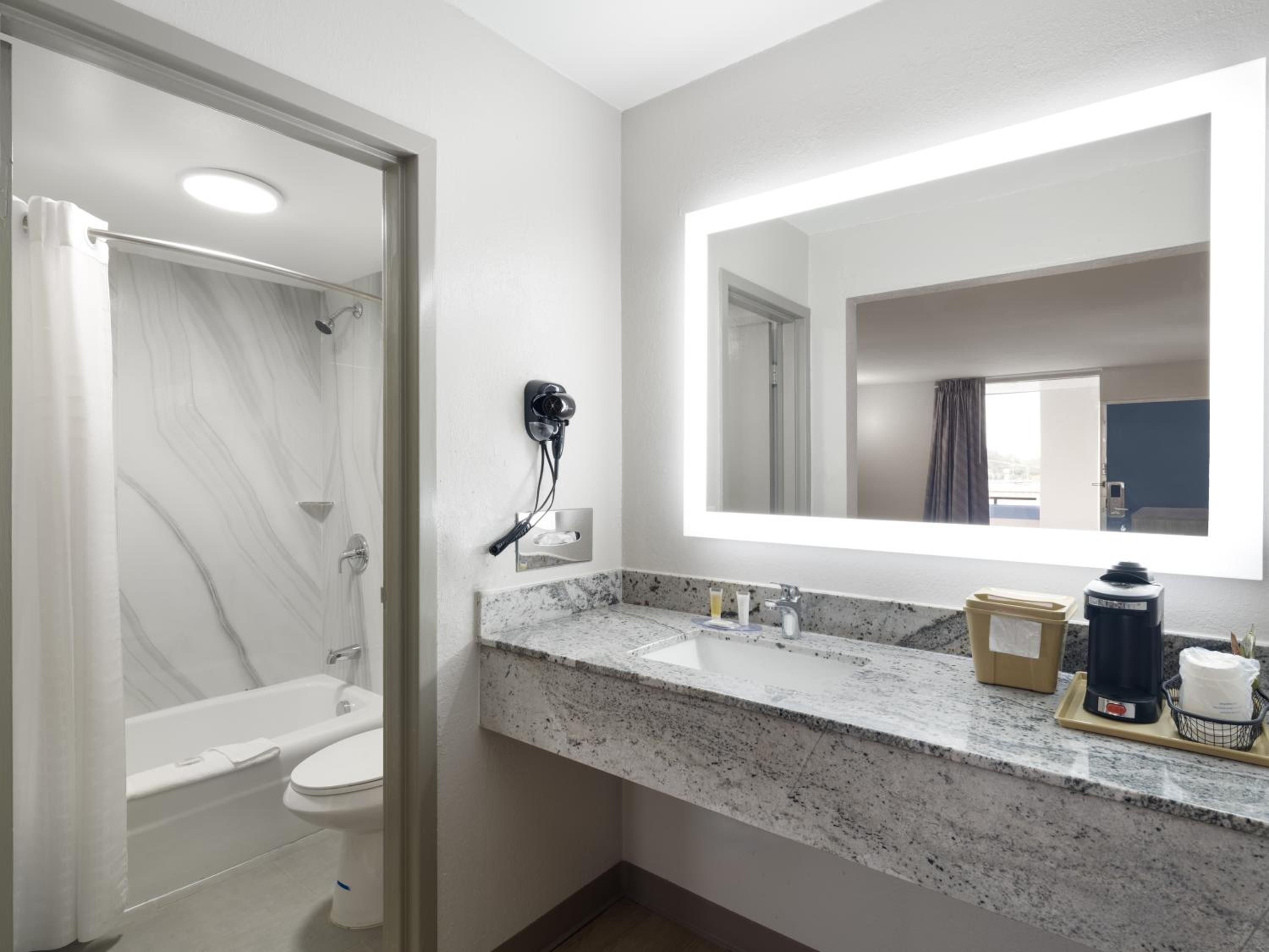 Days-Inn by Wyndham Montgomery I-85