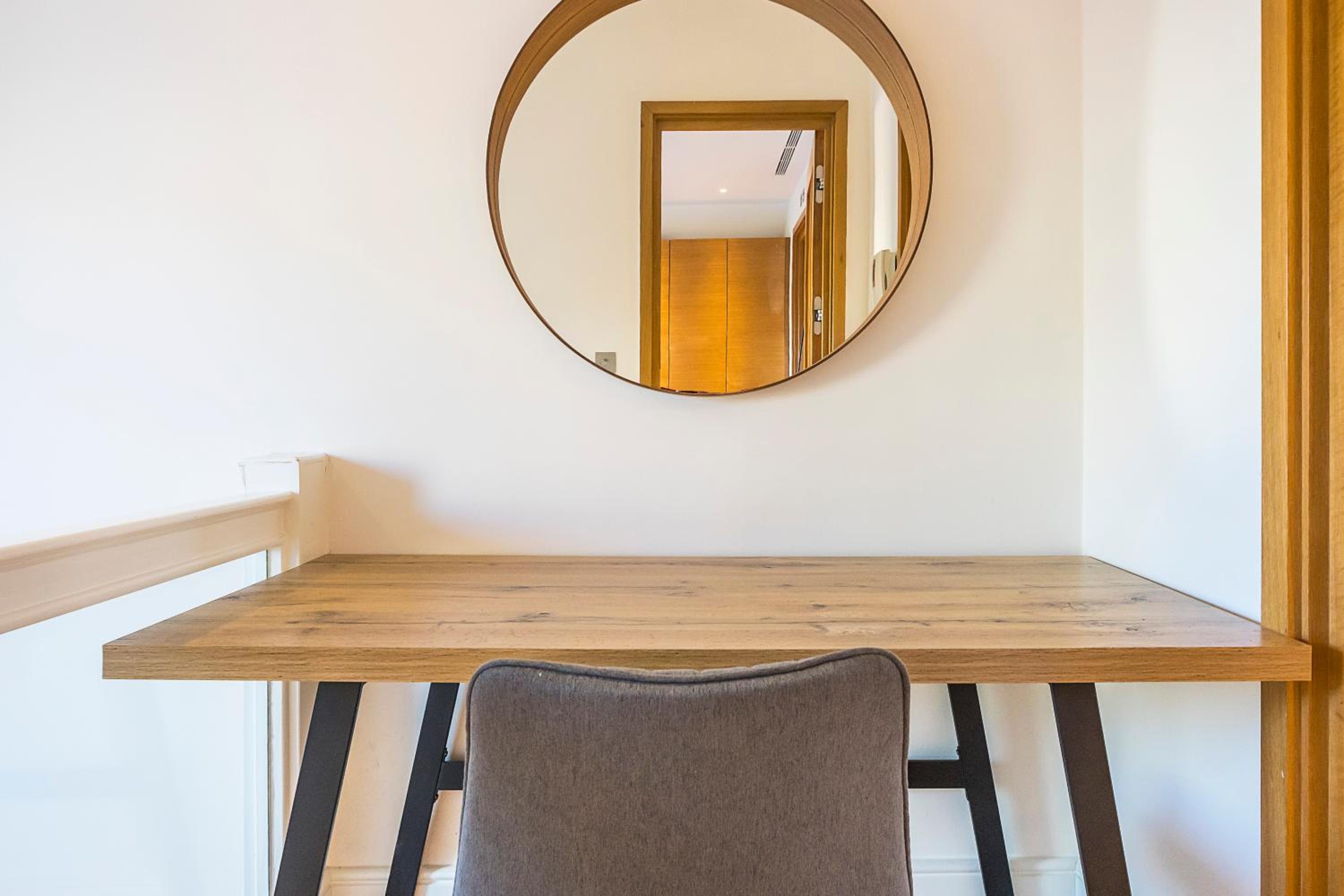 Duplex Flat with Terrace & AC near Oxford Street-GSP