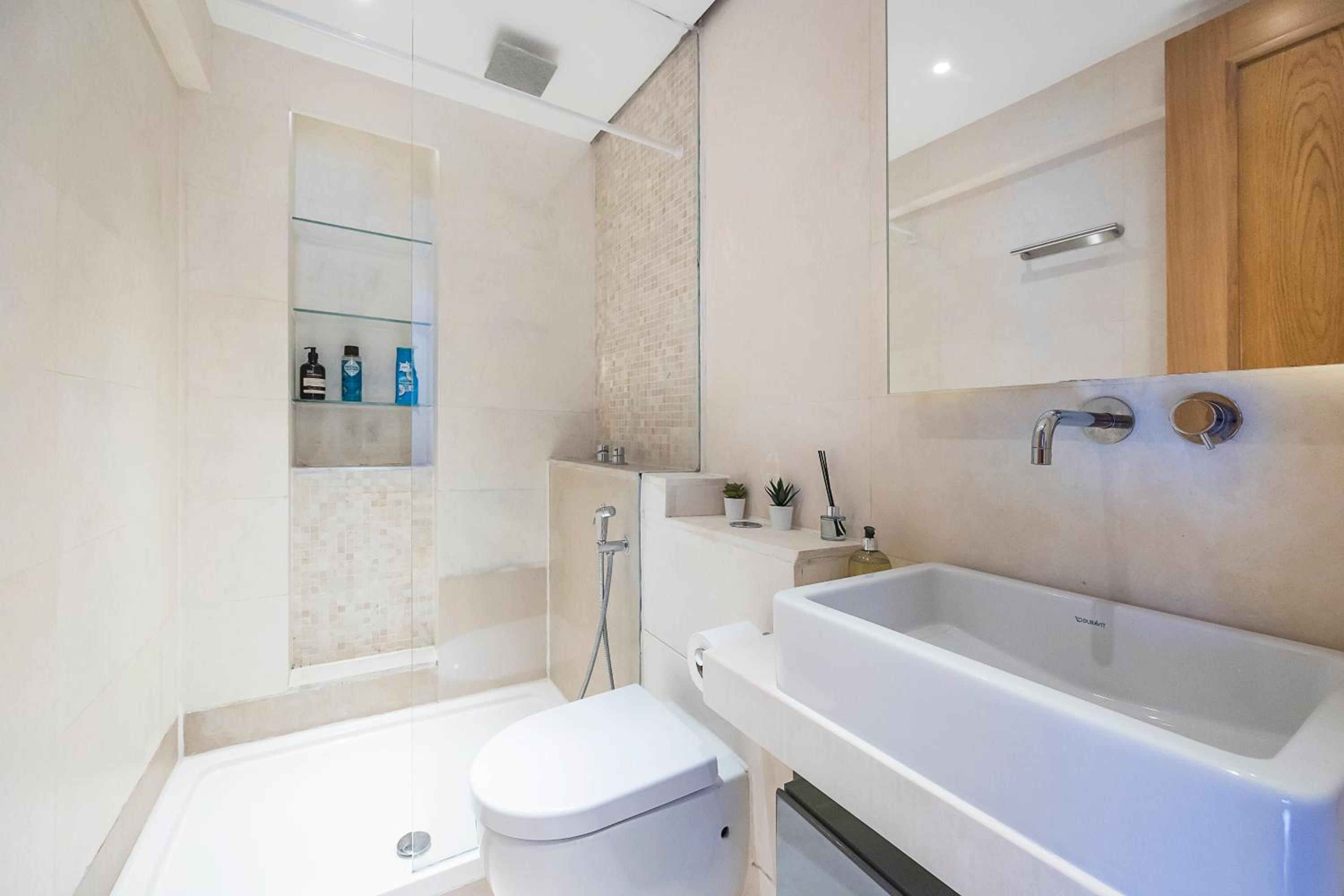 Duplex Flat with Terrace & AC near Oxford Street-GSP
