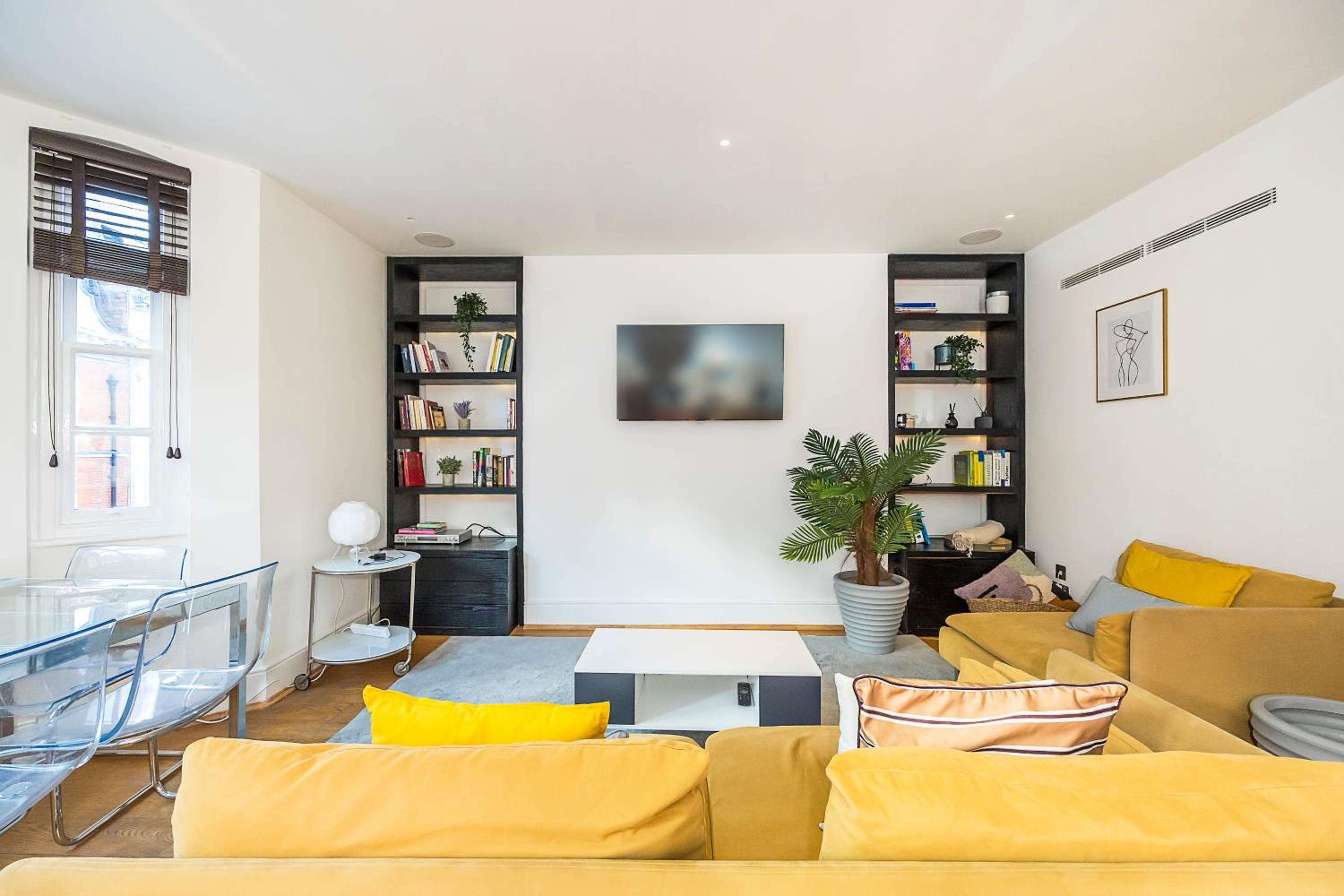 Duplex Flat with Terrace & AC near Oxford Street-GSP