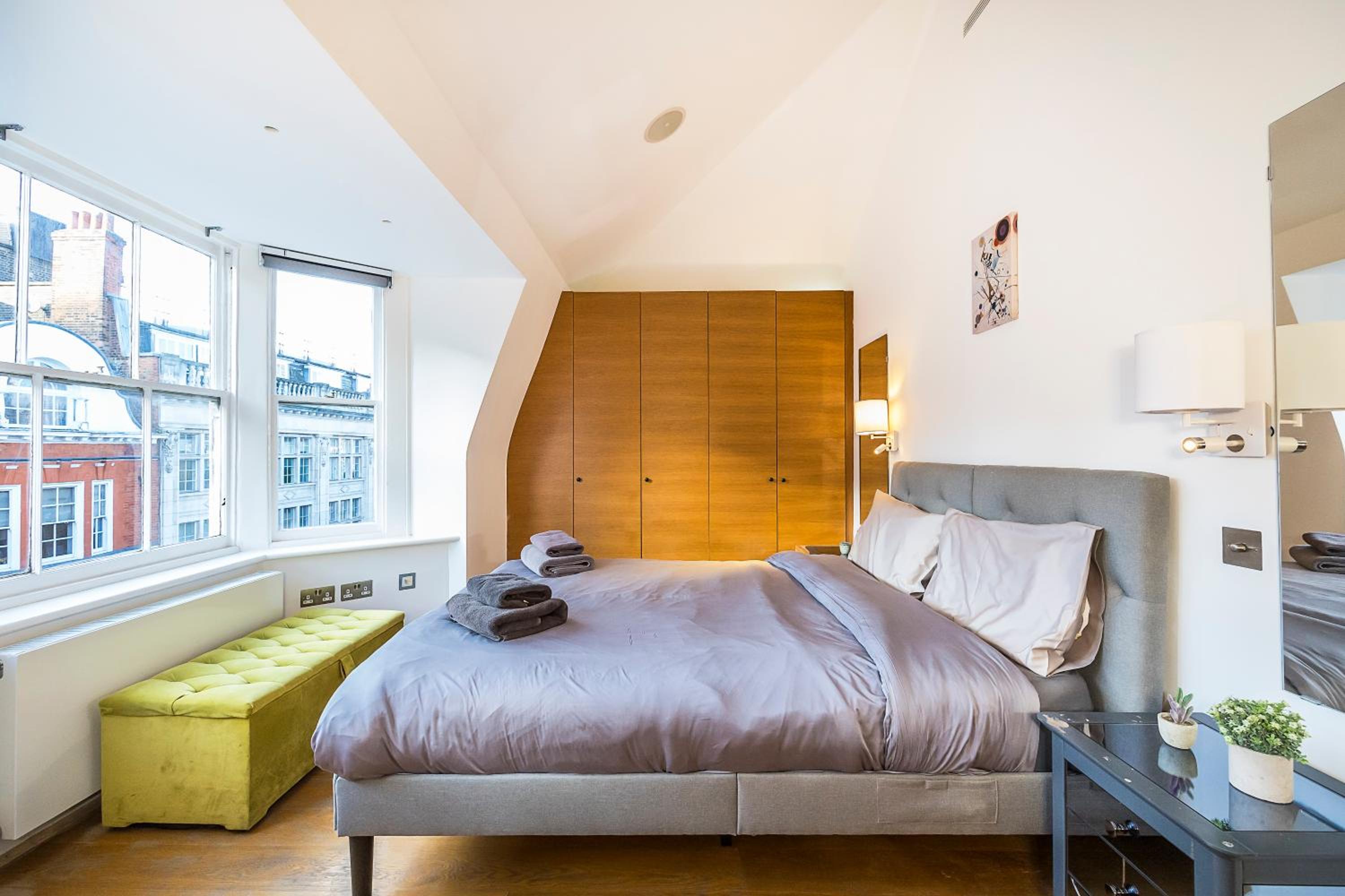 Duplex Flat with Terrace & AC near Oxford Street-GSP