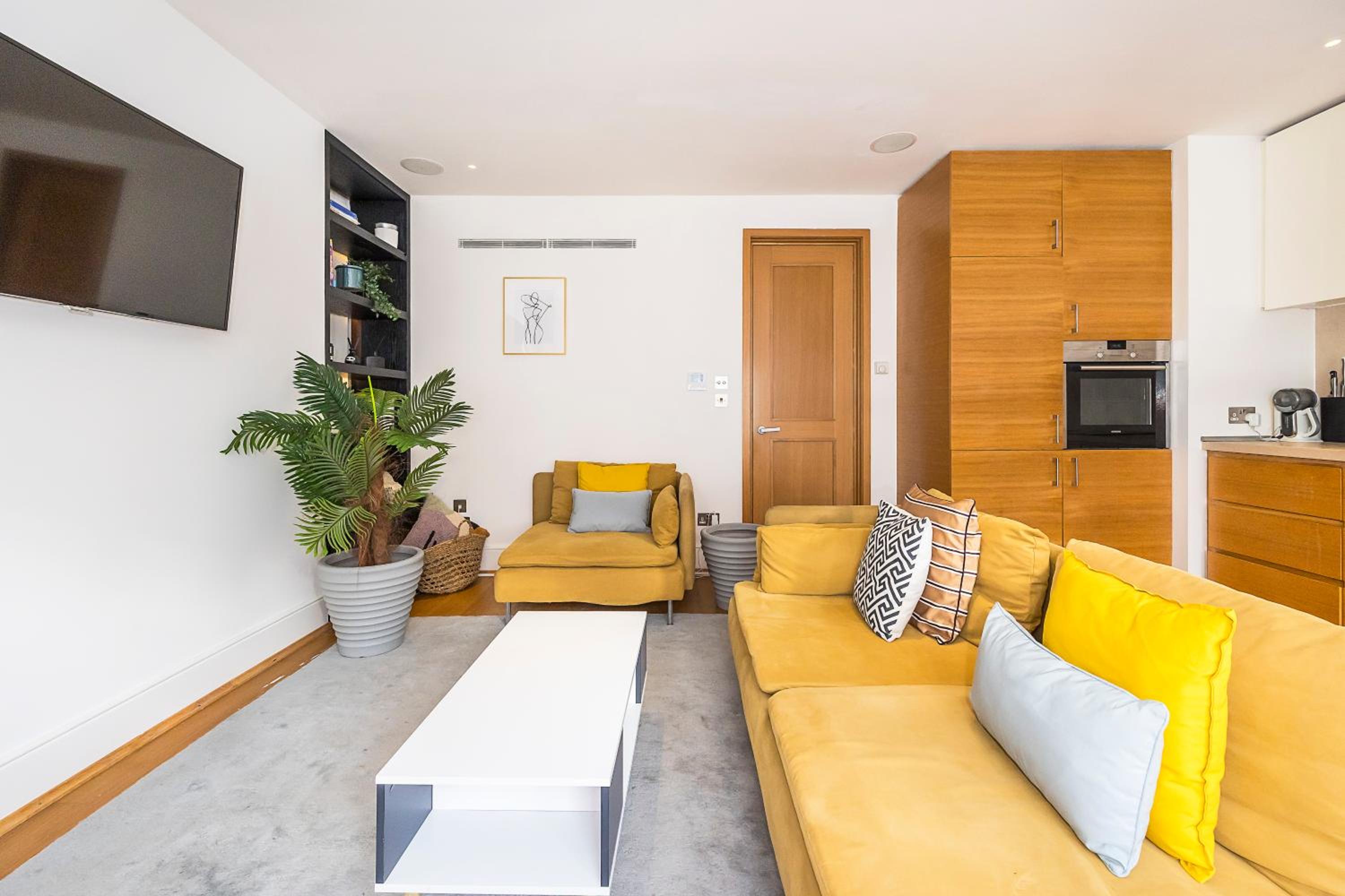Duplex Flat with Terrace & AC near Oxford Street-GSP