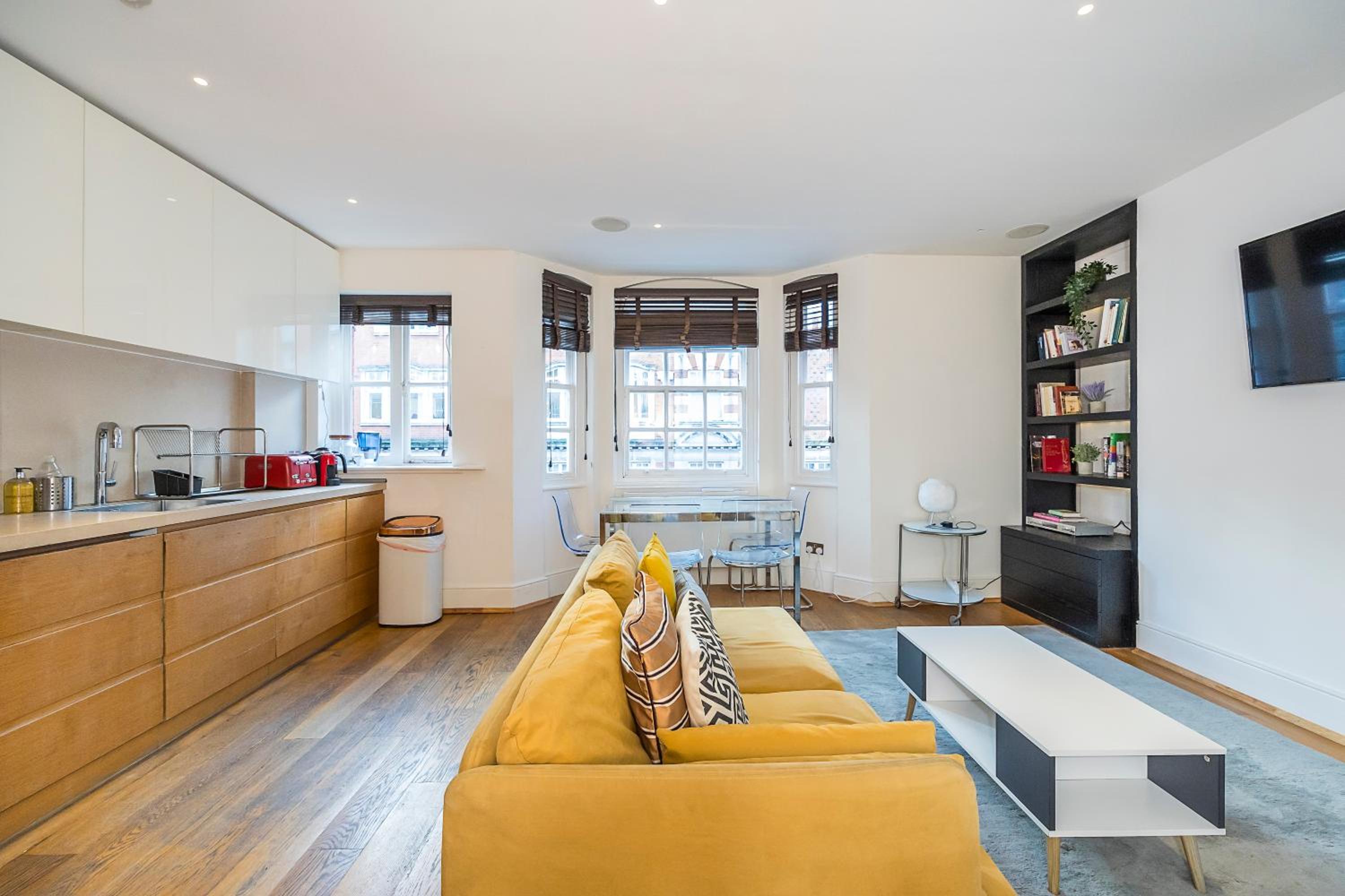 Duplex Flat with Terrace & AC near Oxford Street-GSP