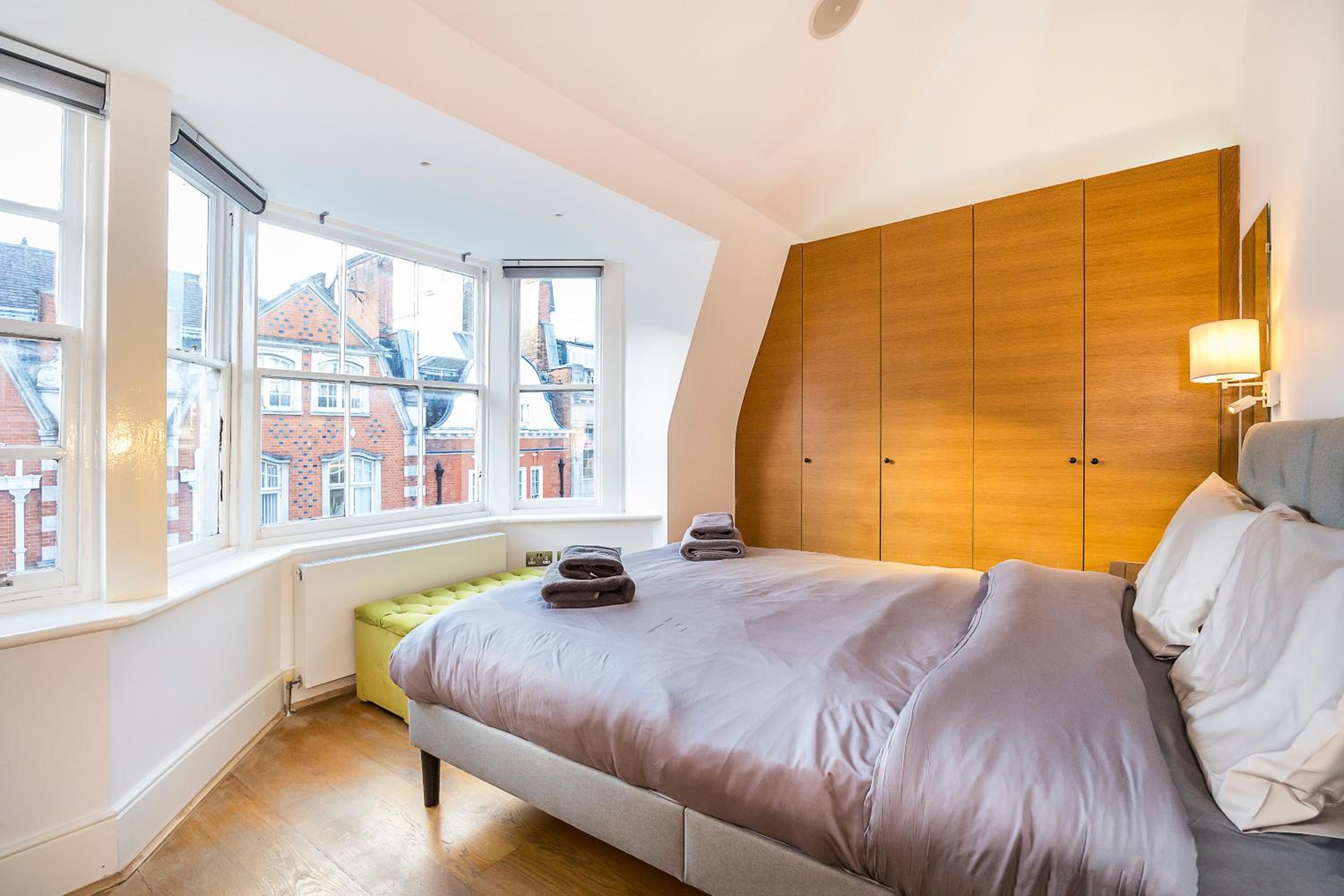 Duplex Flat with Terrace & AC near Oxford Street-GSP