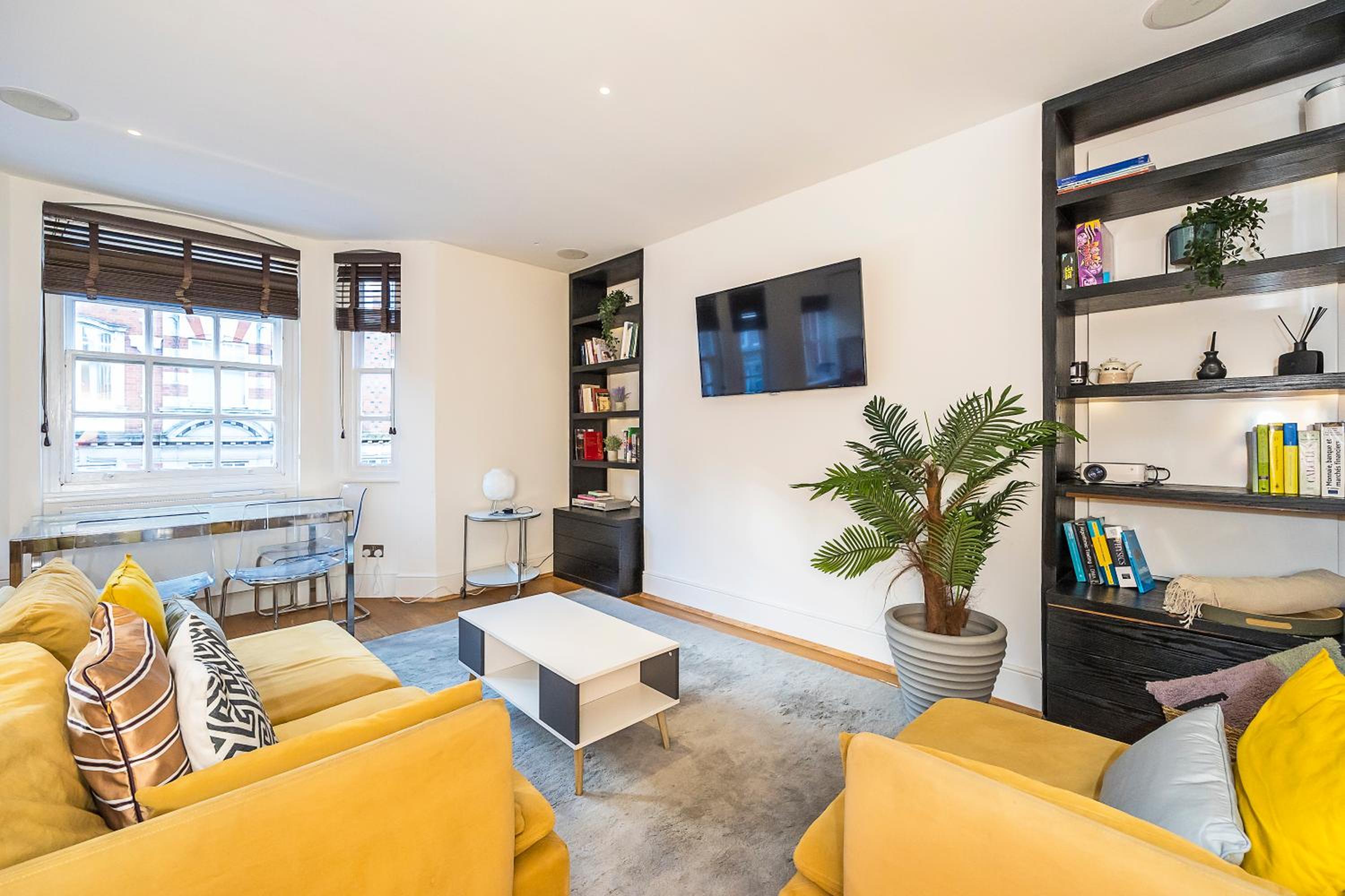 Duplex Flat with Terrace & AC near Oxford Street-GSP