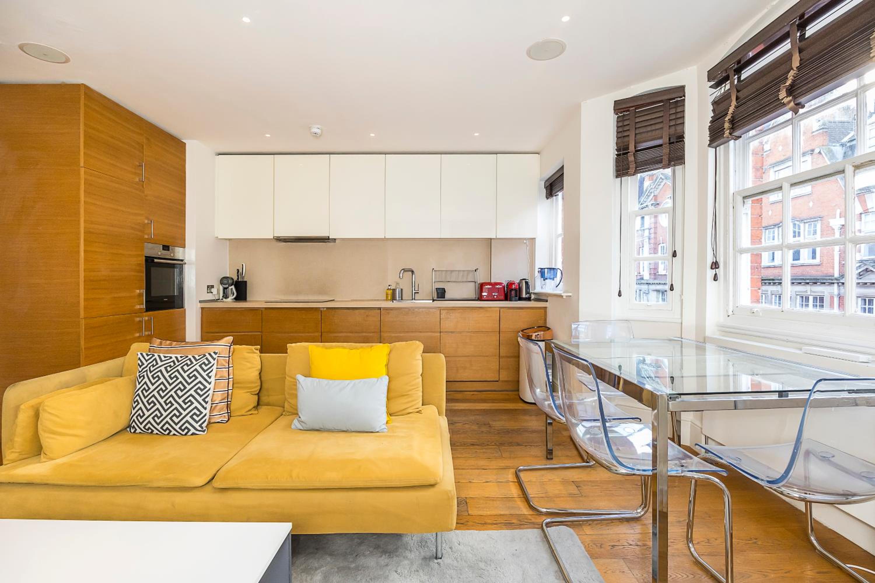 Duplex Flat with Terrace & AC near Oxford Street-GSP