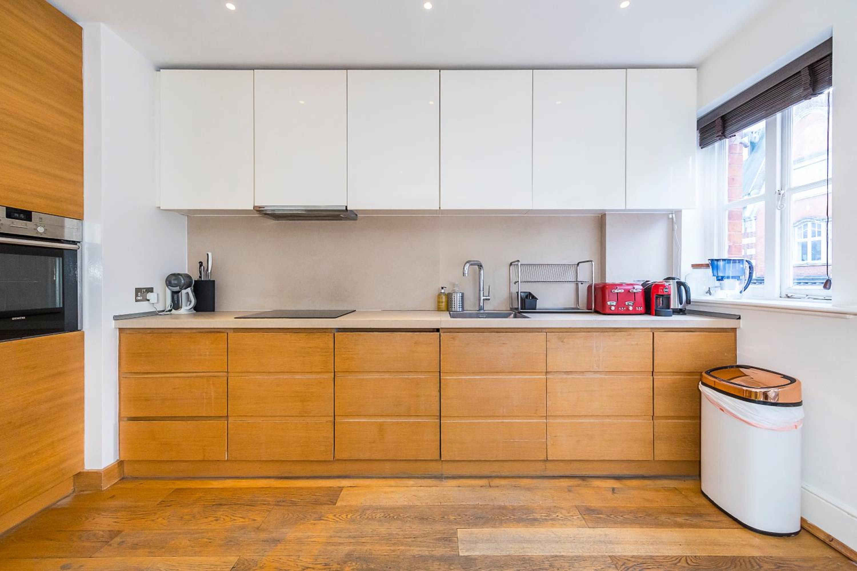 Duplex Flat with Terrace & AC near Oxford Street-GSP
