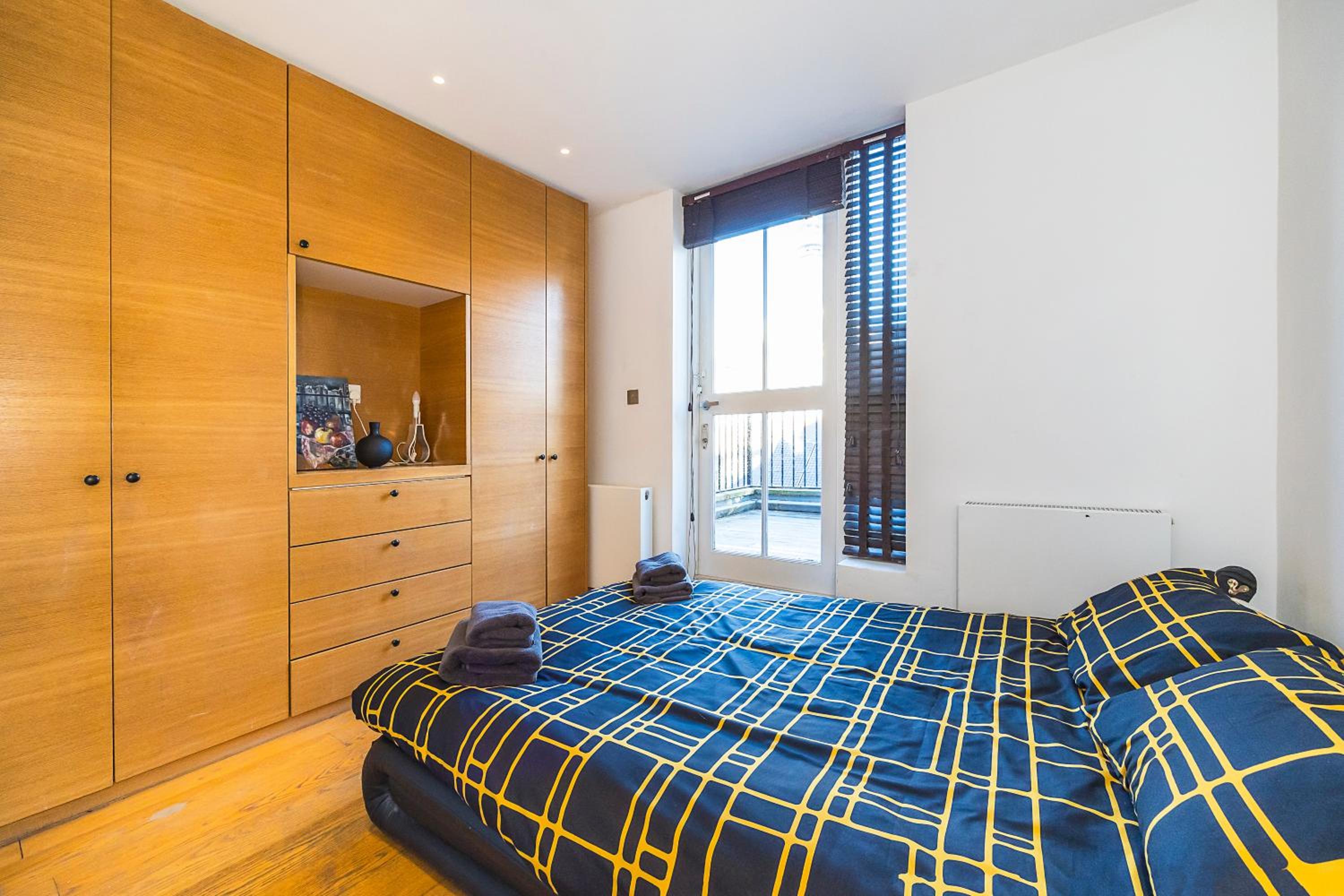 Duplex Flat with Terrace & AC near Oxford Street-GSP