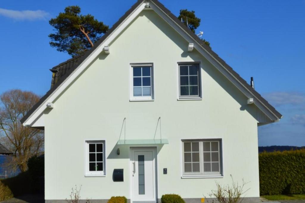 7 OG - Charmante Ferienwohnung mit traumhaften Seeblick und Balkon in Röbel an der Müritz