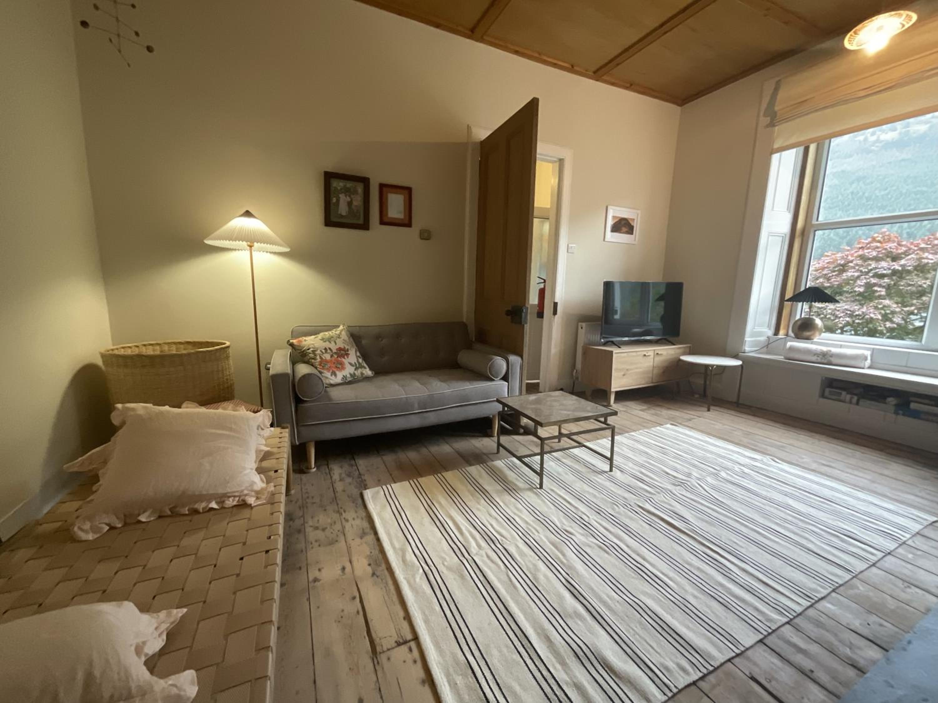 Hotel Stunning 4BD cottage on Loch Eck - Image 1