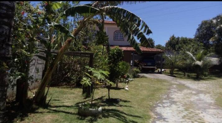 Casa com piscina , perto da praia