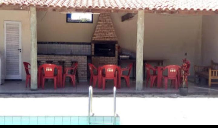 Casa com piscina , perto da praia