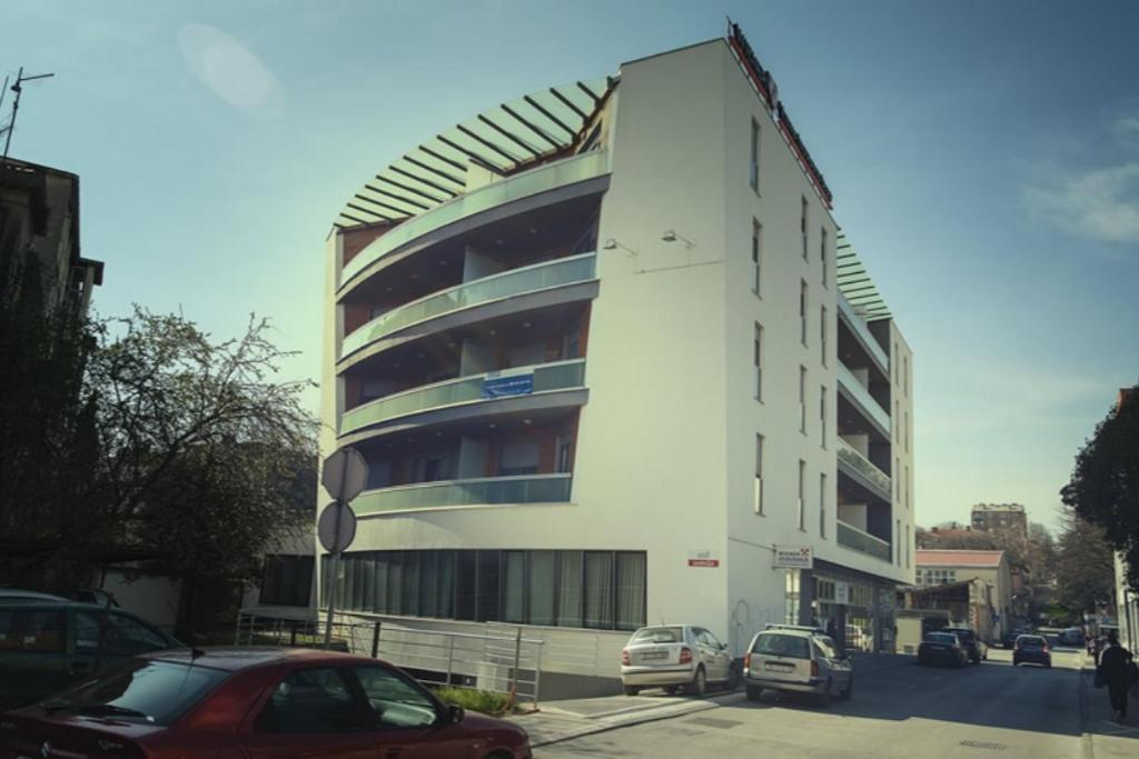 Apartment City Business view 4