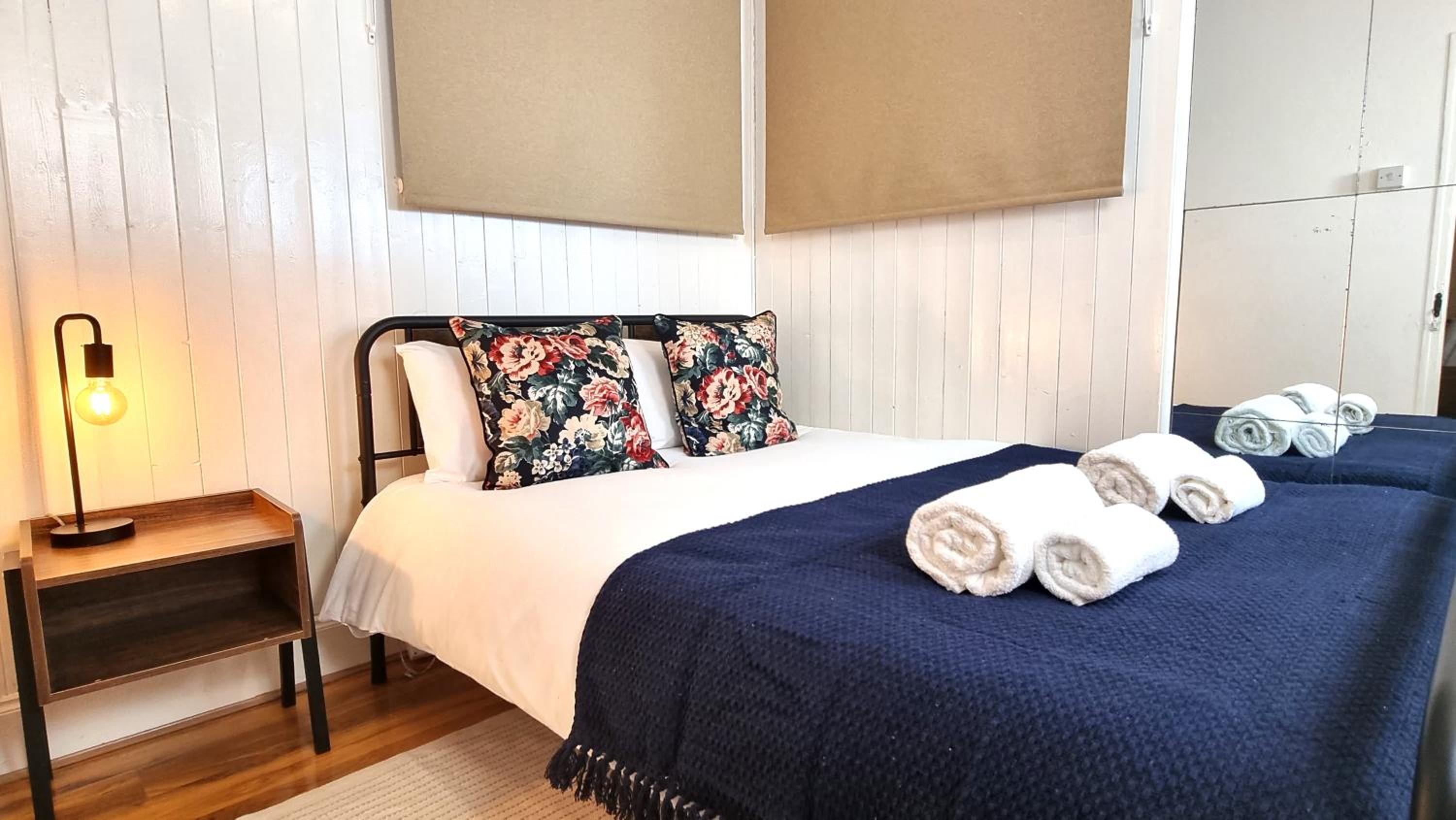 3 bed flat O2 arena Dyson house