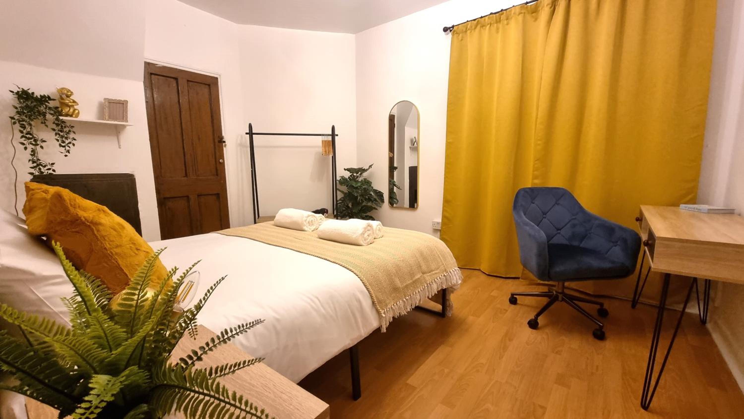 3 bed flat O2 arena Dyson house