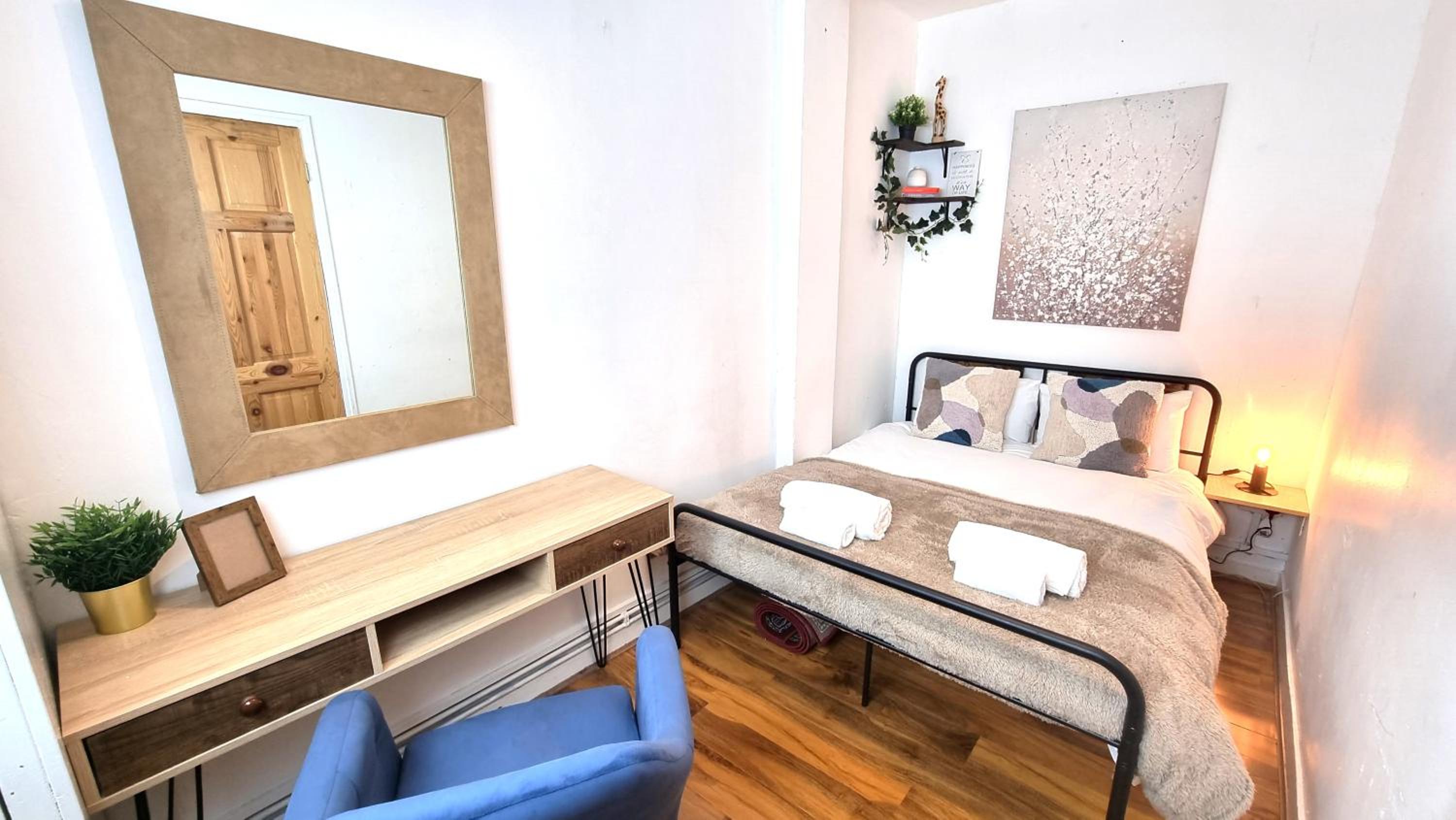 3 bed flat O2 arena Dyson house
