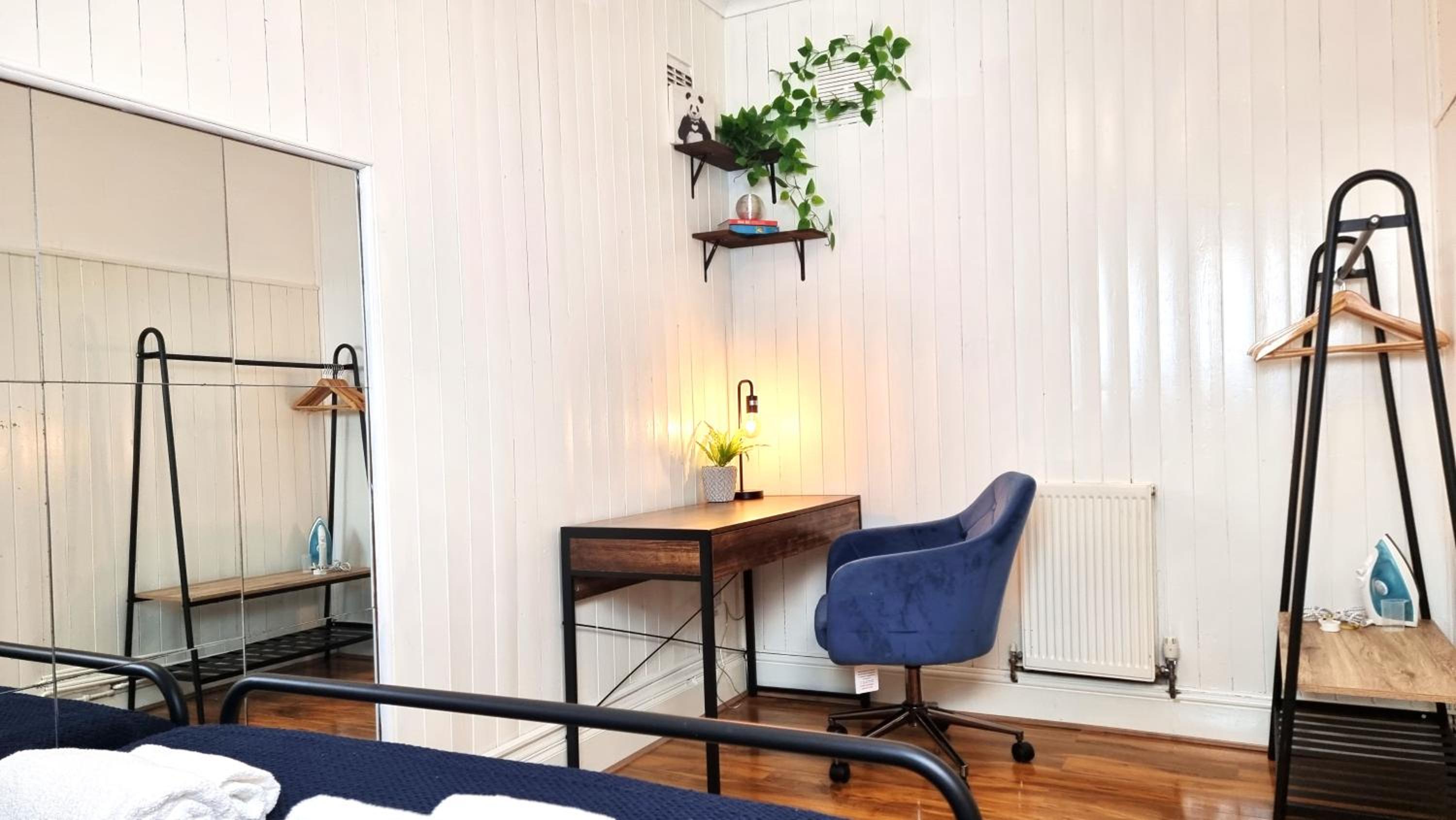 3 bed flat O2 arena Dyson house