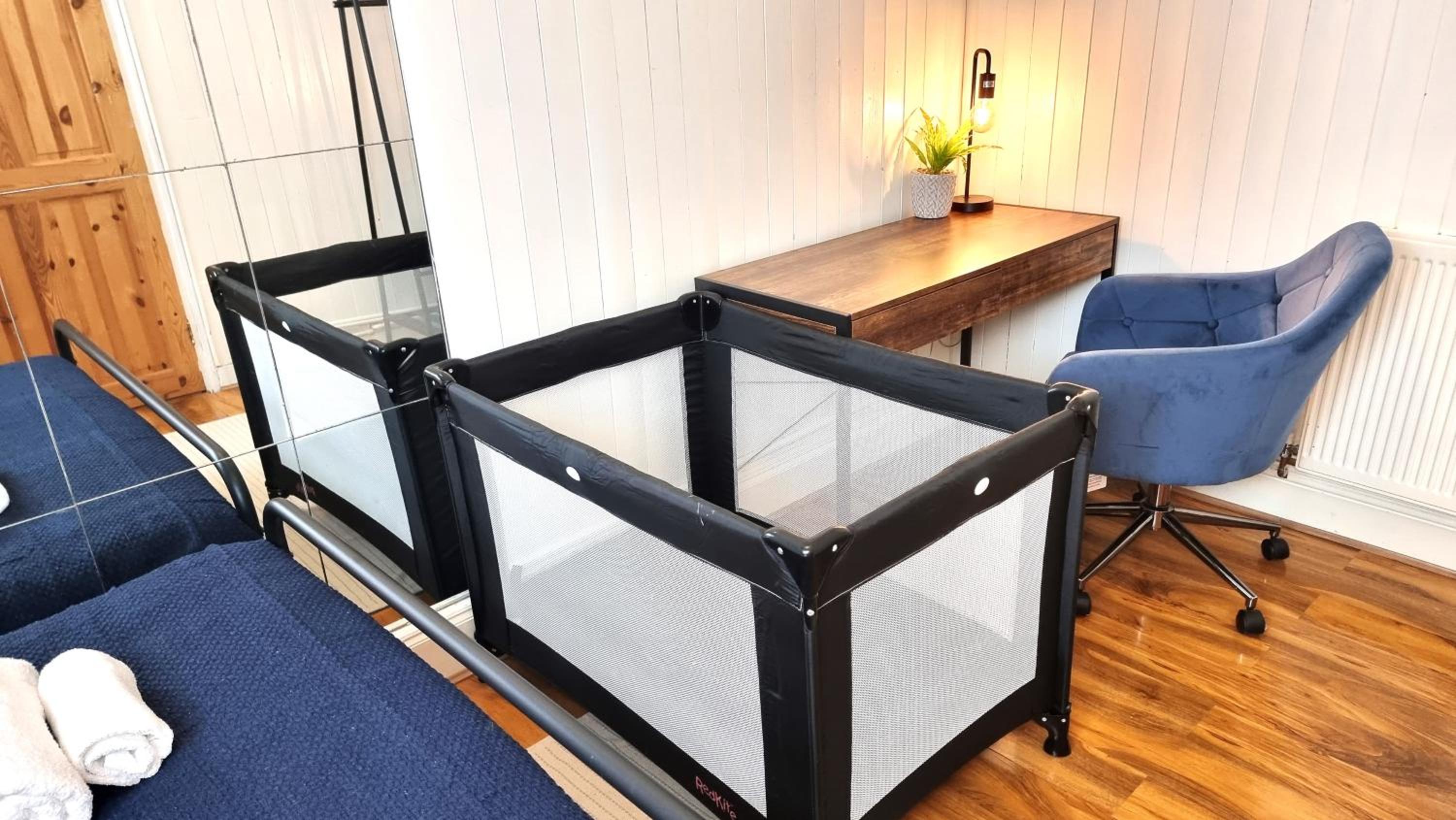 3 bed flat O2 arena Dyson house