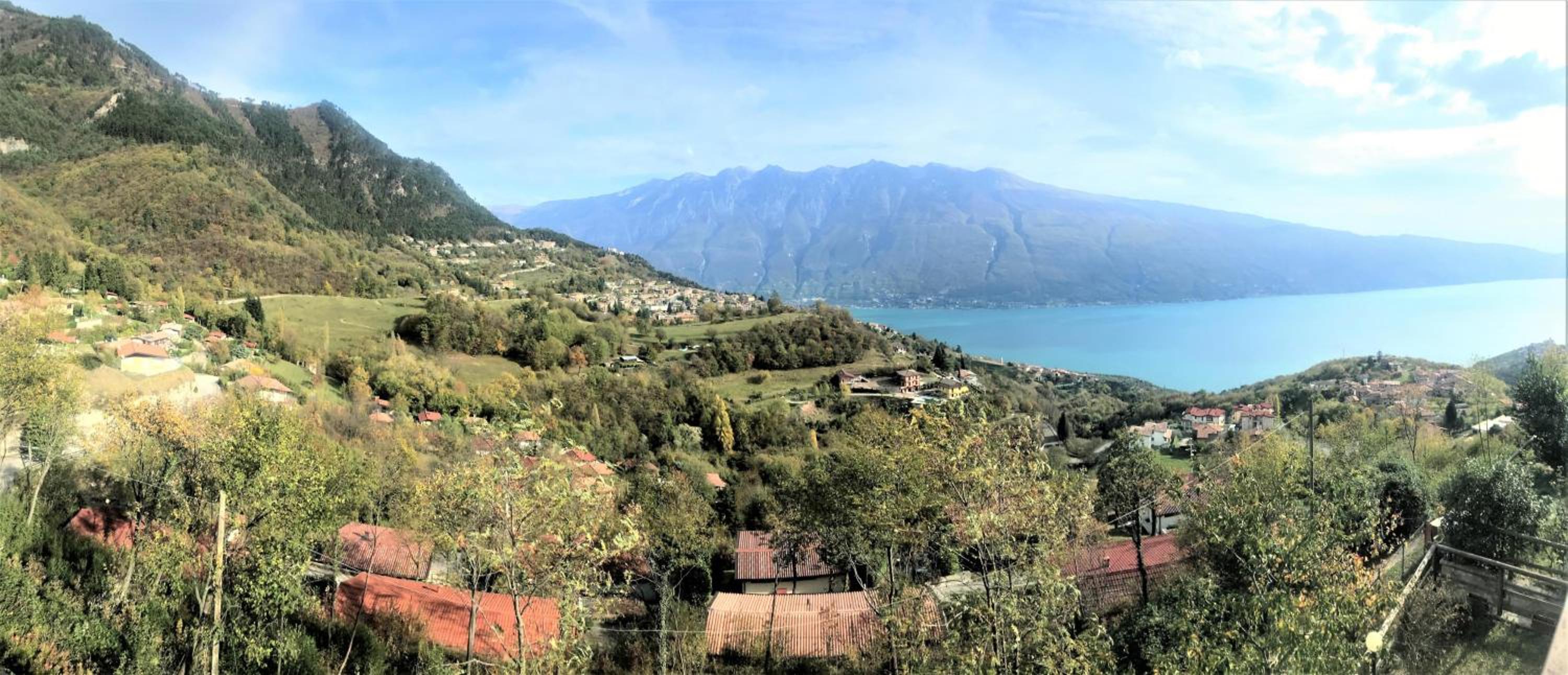 großzügiges Ferienhaus mit Seeblick und Garten in ruhiger Lage von Tignale am Gardasee view 2