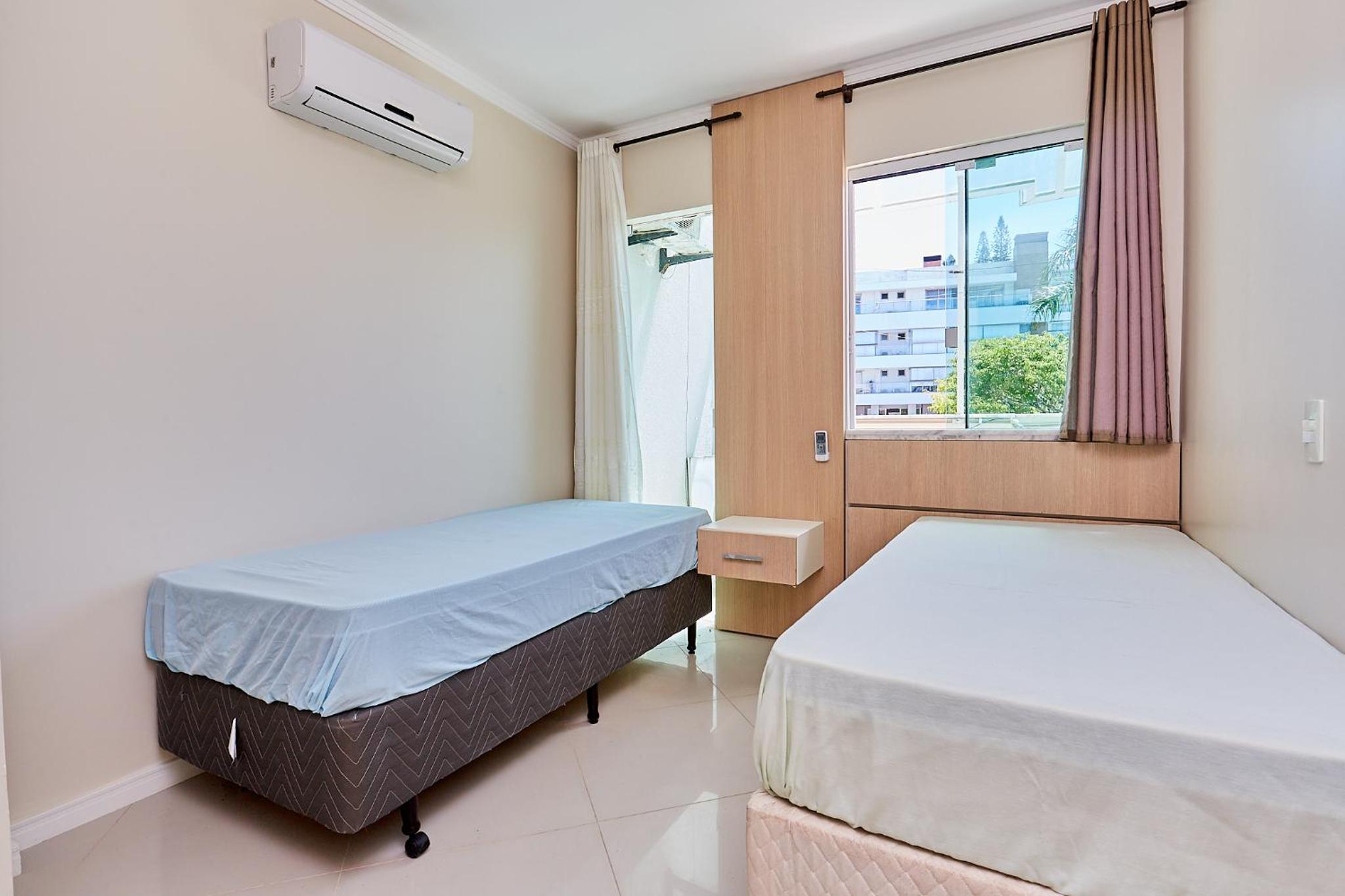 018 - Apartamento com 4 Dormitórios Centro de Bombinhas- Garagem para 3 Carros