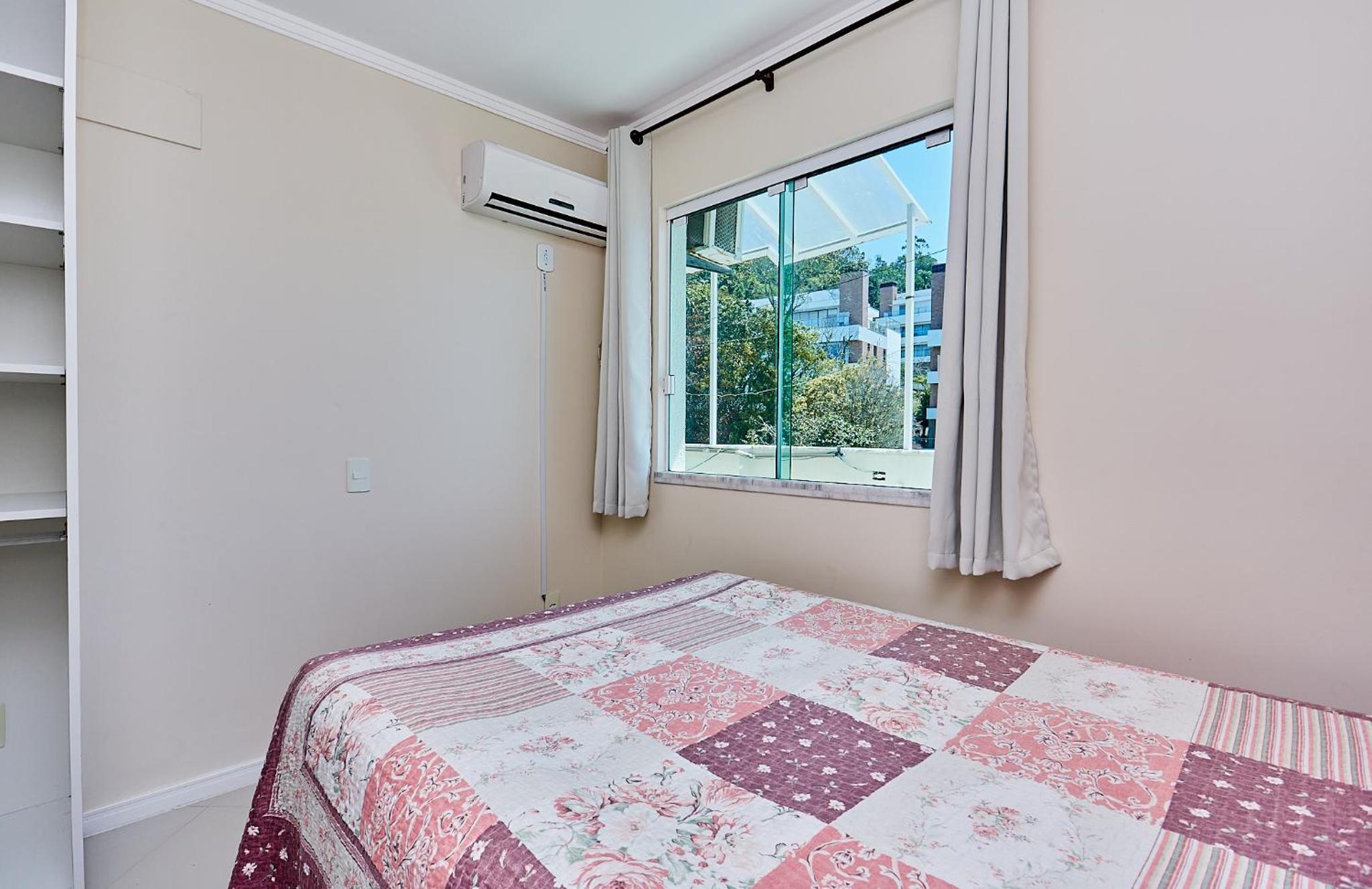 018 - Apartamento com 4 Dormitórios Centro de Bombinhas- Garagem para 3 Carros