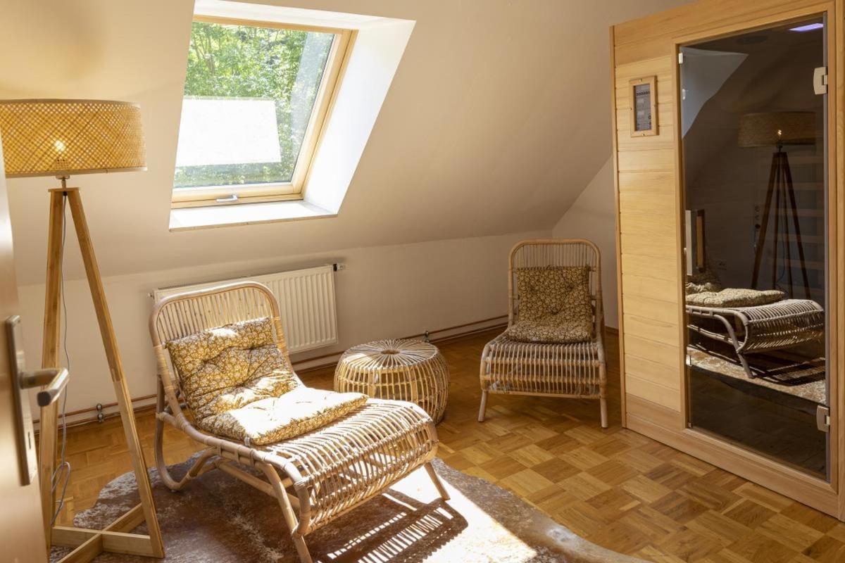 Ferienhaus Pure Jagst, Traum-Lage am Fluss mit Kaminzimmer und Infrarot-Wärmekabine