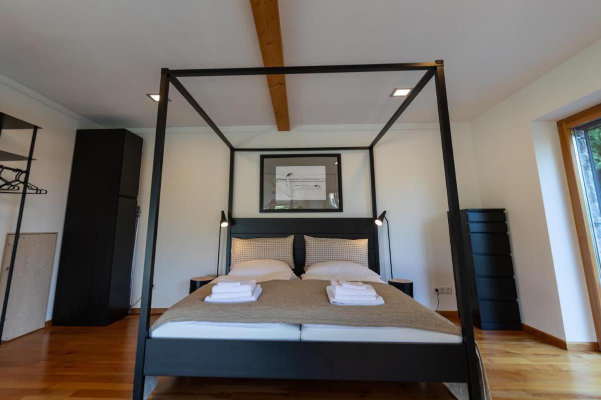 Ferienhaus hoch über dem Taubertal mit fantastischem Weitblick, Dachterrasse, 2000m2 großem Grundstück und Kamin