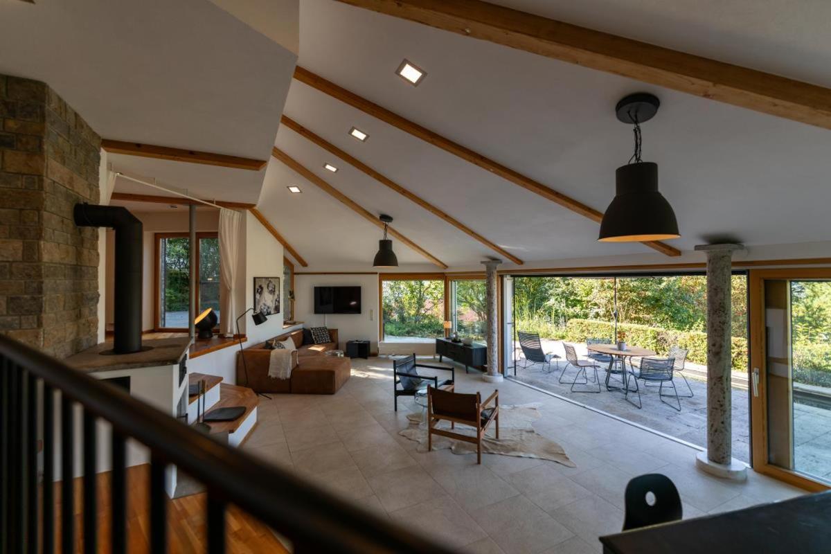 Ferienhaus hoch über dem Taubertal mit fantastischem Weitblick, Dachterrasse, 2000m2 großem Grundstück und Kamin
