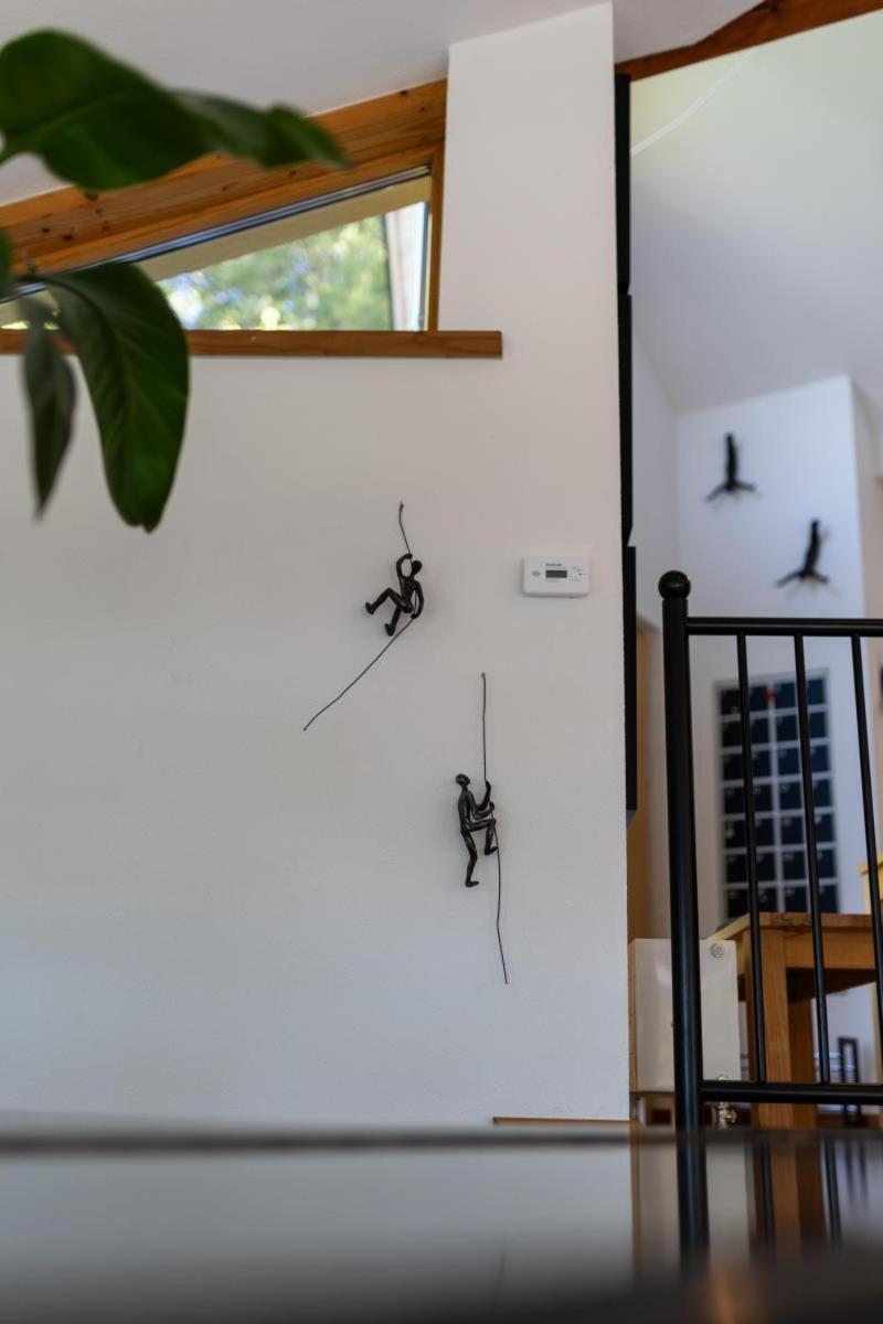 Ferienhaus hoch über dem Taubertal mit fantastischem Weitblick, Dachterrasse, 2000m2 großem Grundstück und Kamin