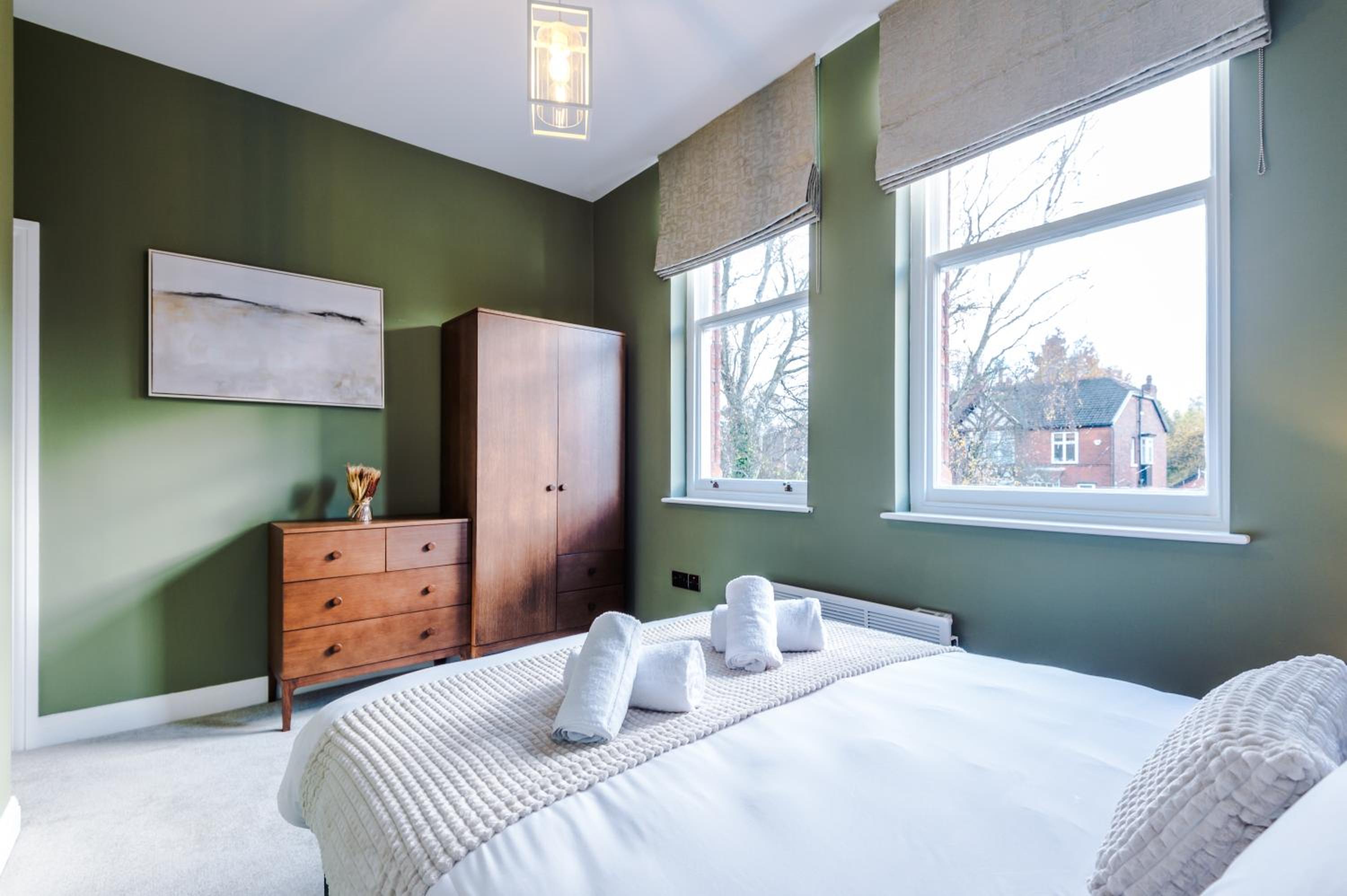 Hilltop Serviced Apartments - Stockport view 4