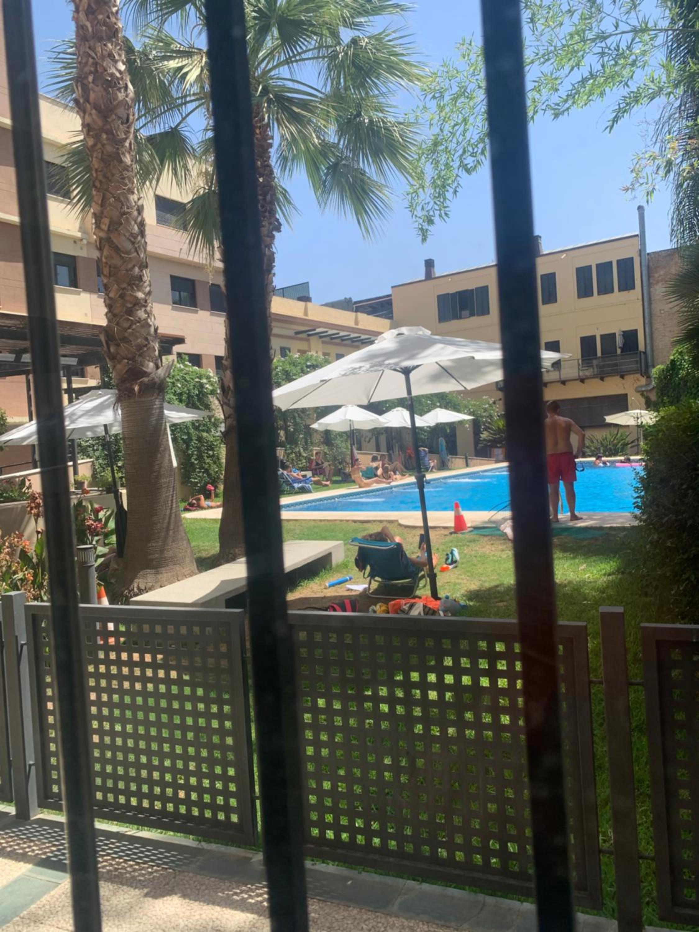 Apartamento con piscina próximo al centro de 2 dormitorios view 4