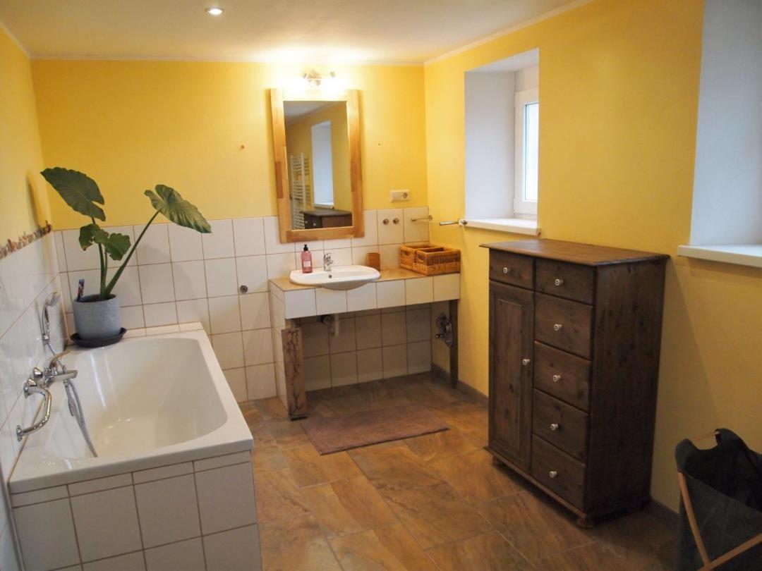 NEU Fewo im Bauernhaus mit idyllischem Innenhof und Naturgarten