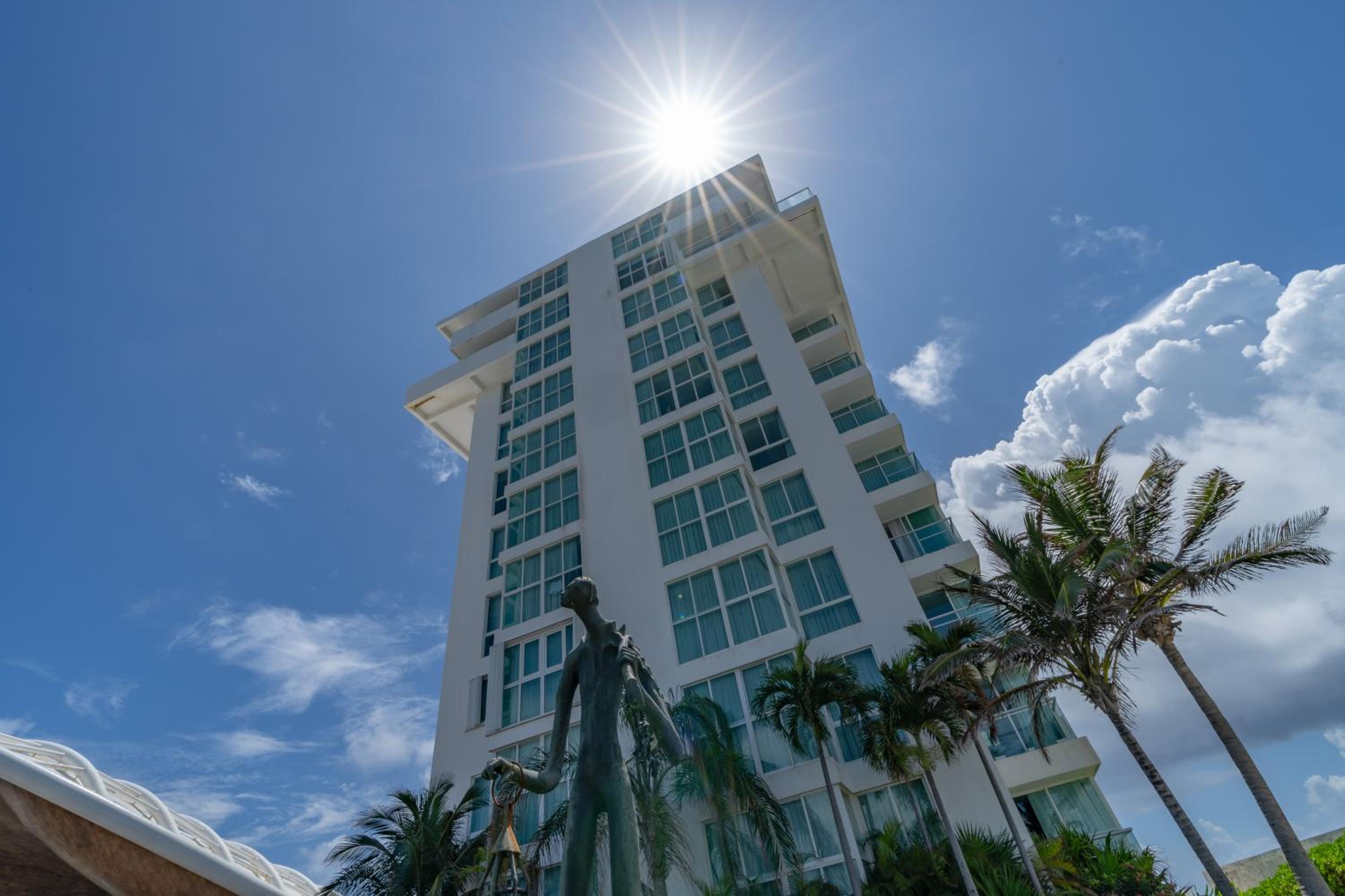 Beachfront Ocean View-boutique apartment •Gym •Spa