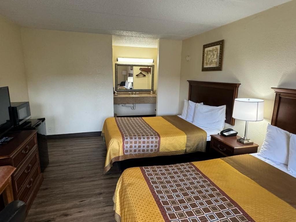 Milledgeville Vacations - Heritage Inn - Property Image 22