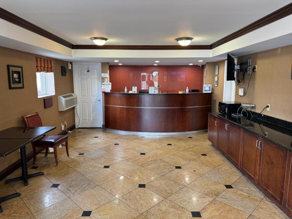 Milledgeville Vacations - Heritage Inn - Property Image 21