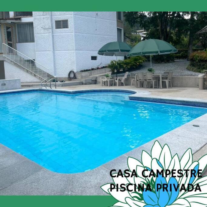 Casa de lujo con piscina y BBQ