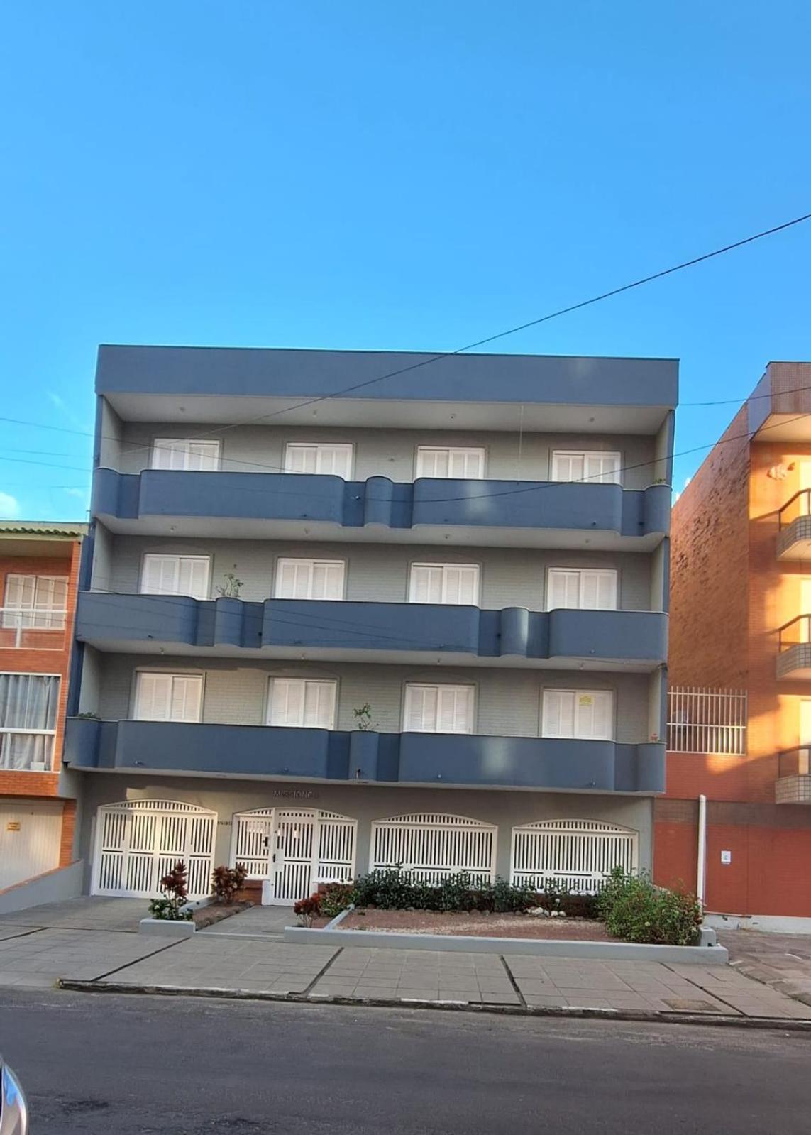 Apartamento 1 dormitório, confortável, no centro de Capão da Canoa a 1 quadra do mar
