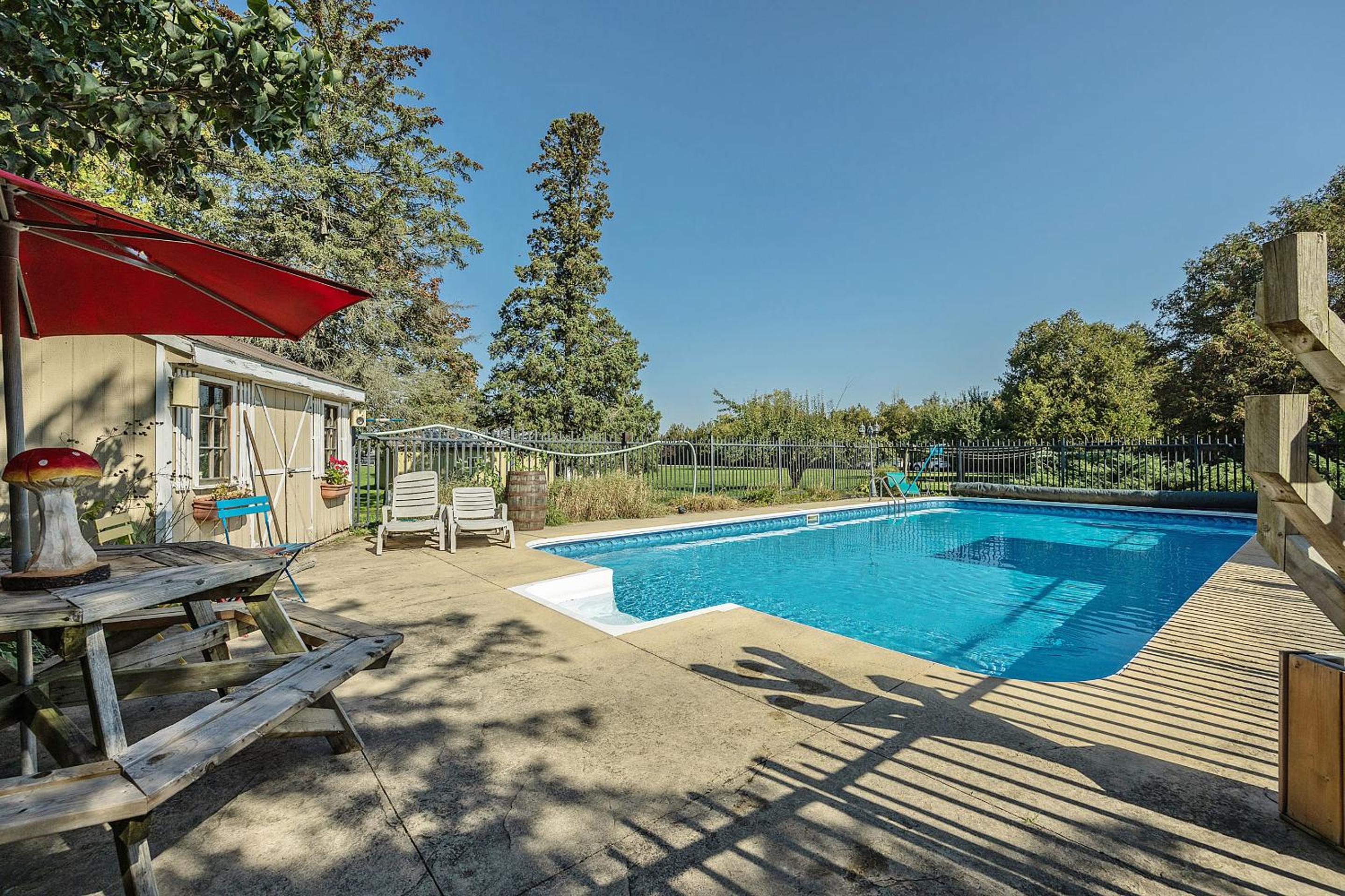 Cottage Farm house with swimming pool