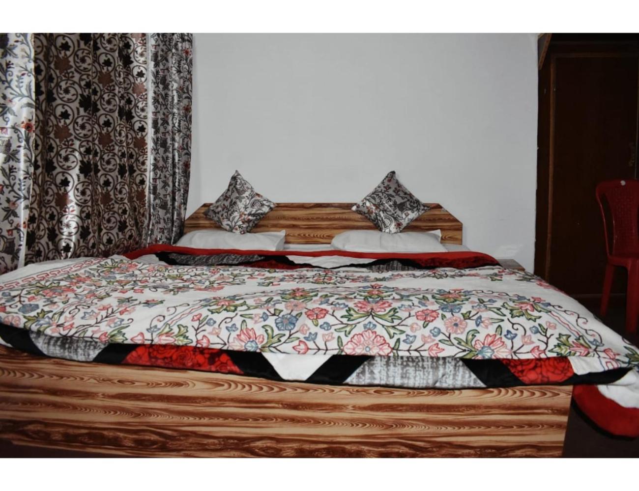 Snow Peak Guest House, Pahalgam view 4