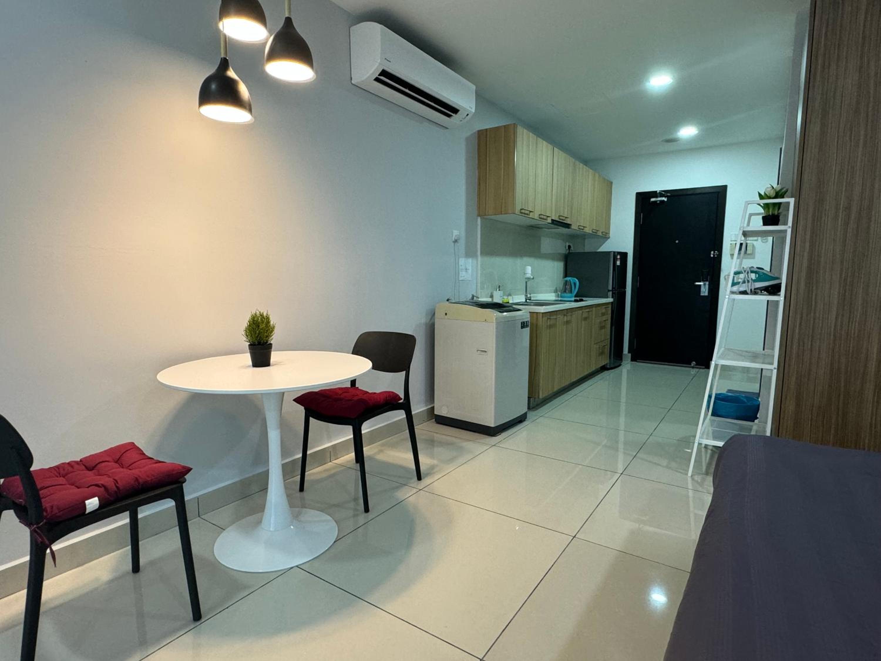 JB City Shopping Mall Apartment