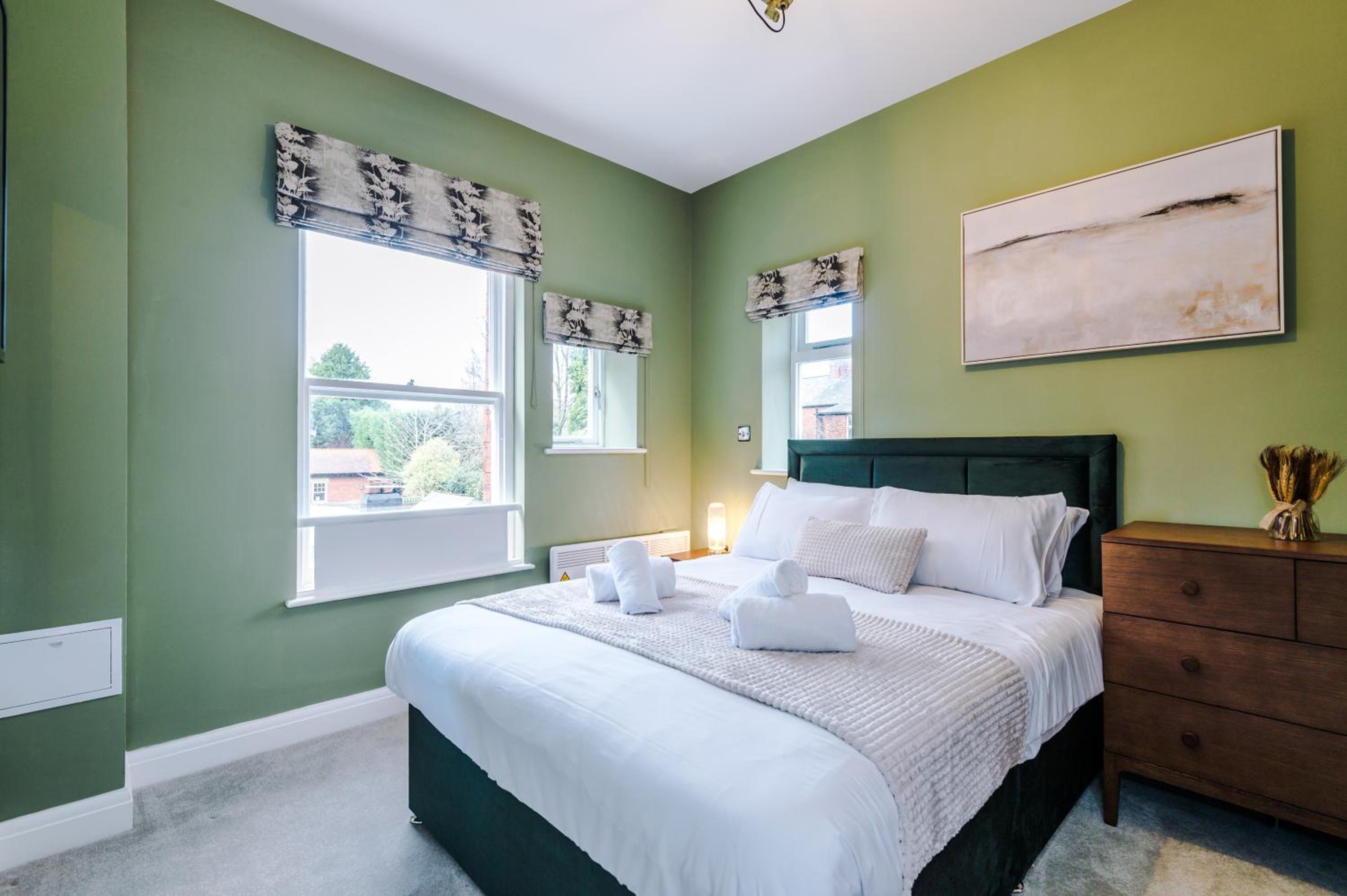 Hilltop Serviced Apartments - Stockport view 5