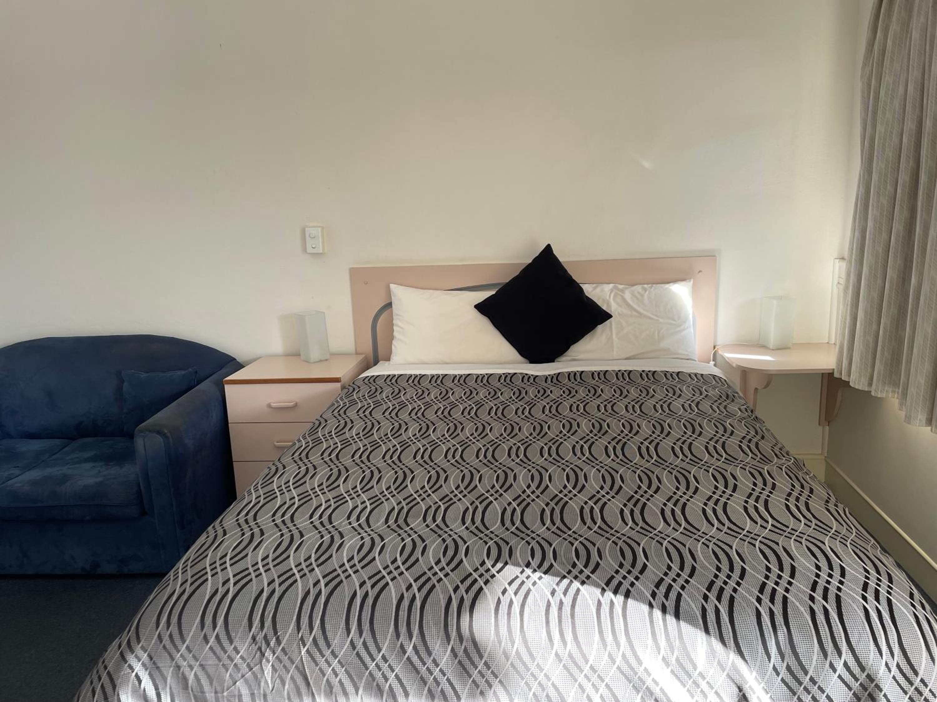 County Lodge Motor Inn