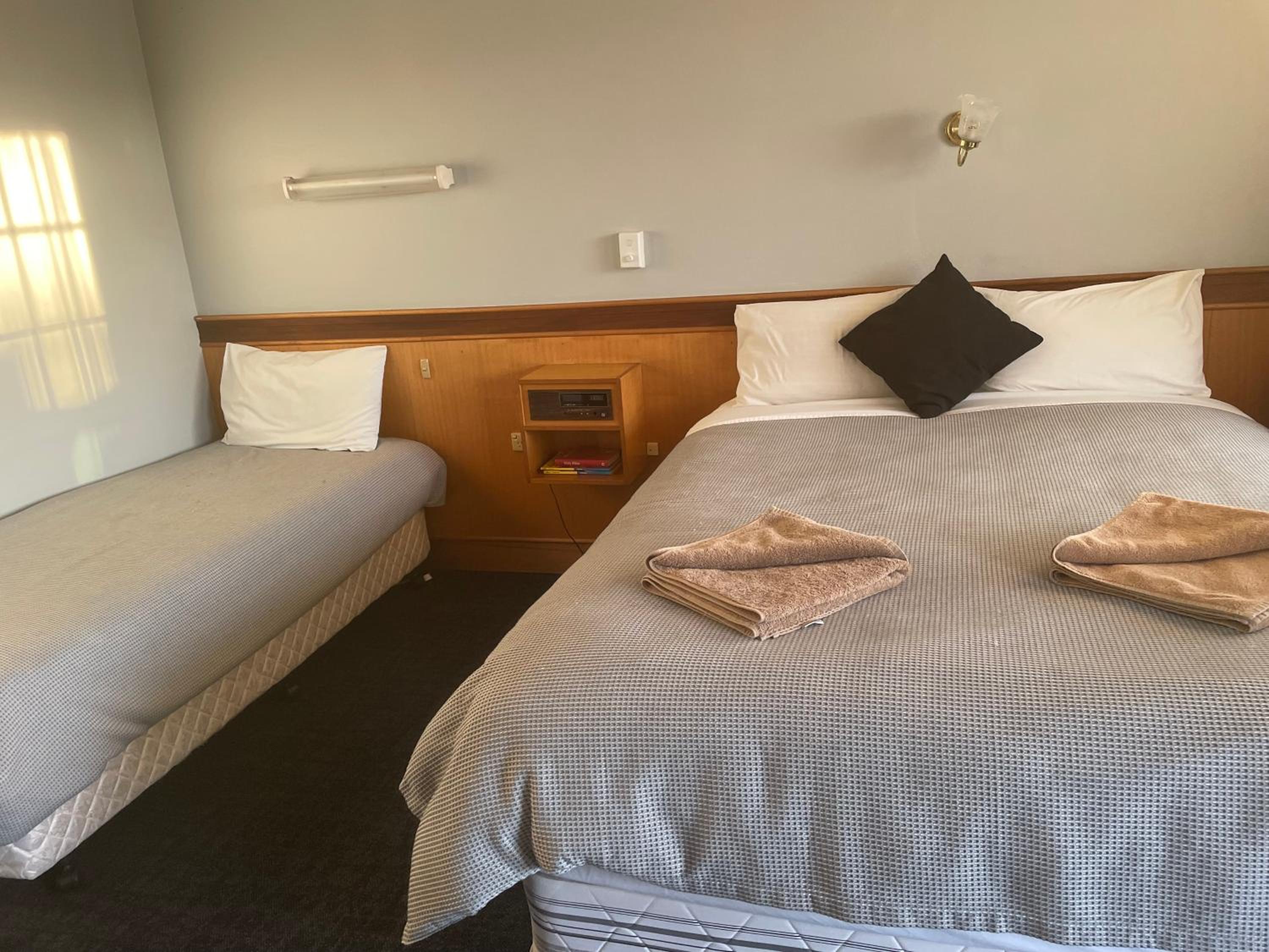 County Lodge Motor Inn